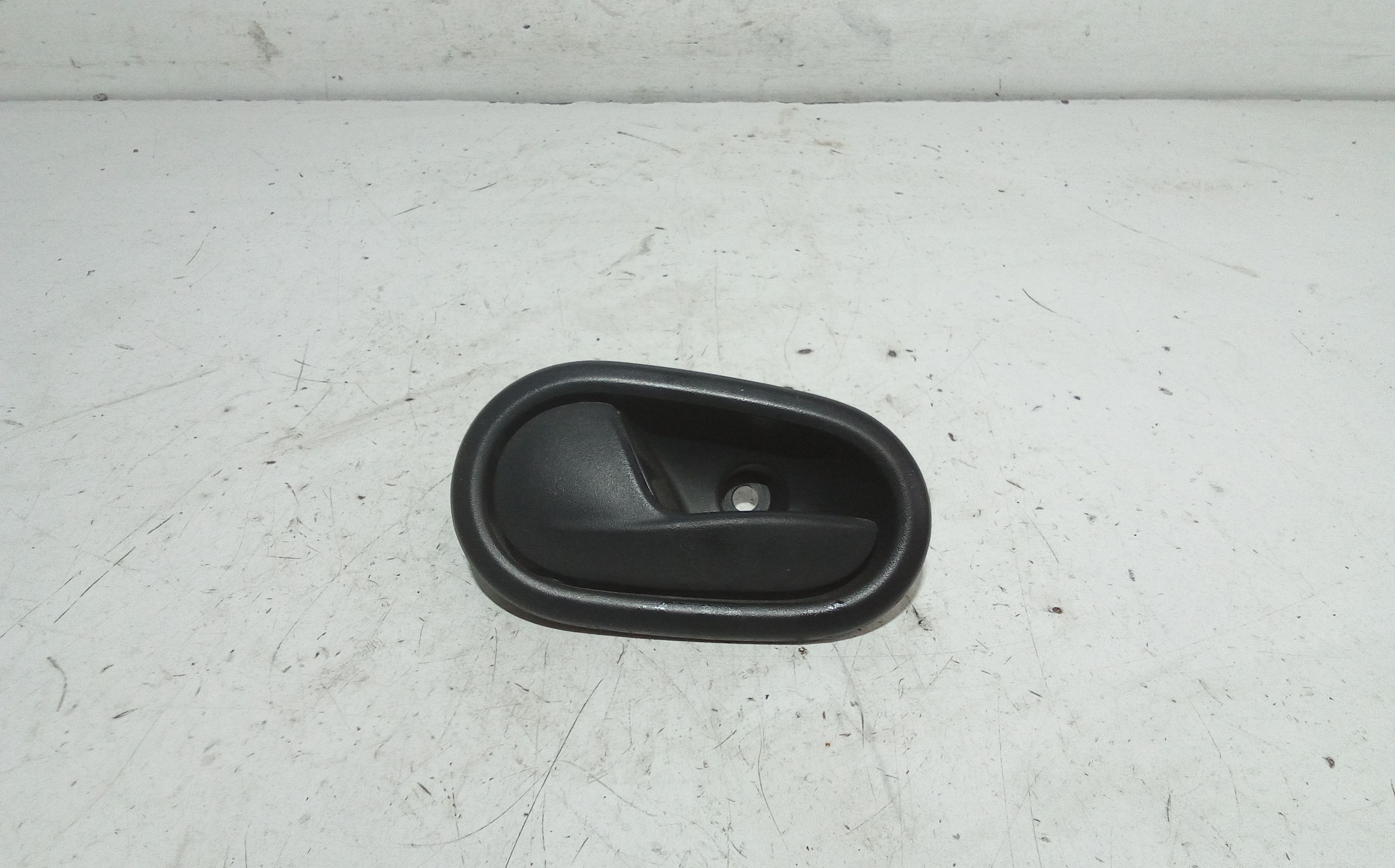 Maniglia Int. Apertura Porta Ant. Sinistro 806714381R Usato