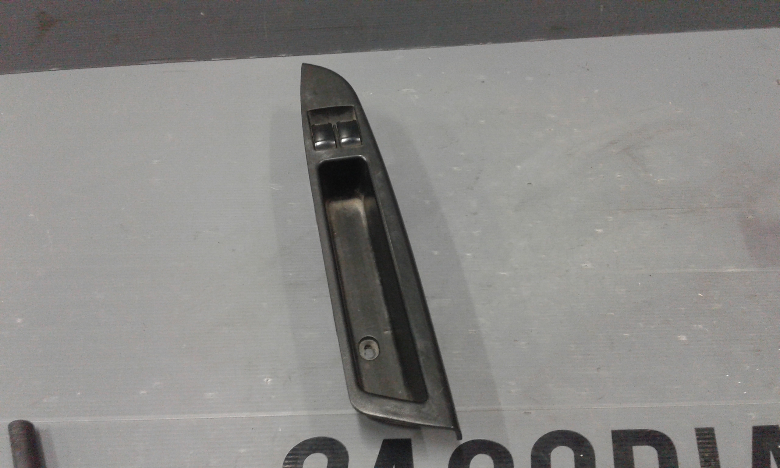 Interruttore Alzacristalli Porta Ant. Sinistro 96602501 Usato