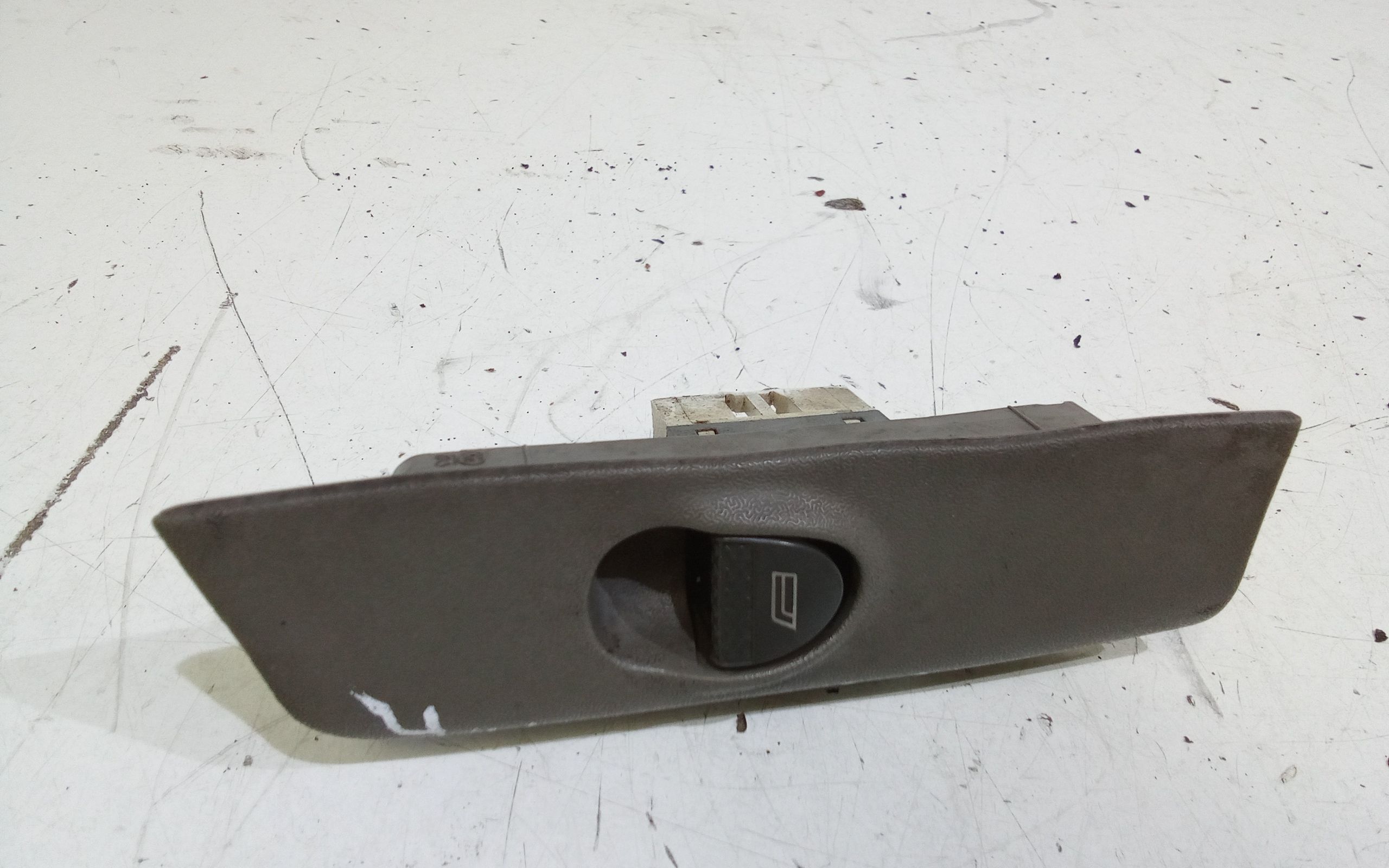 Interruttore Alzacristalli Porta Ant. Destro Usato