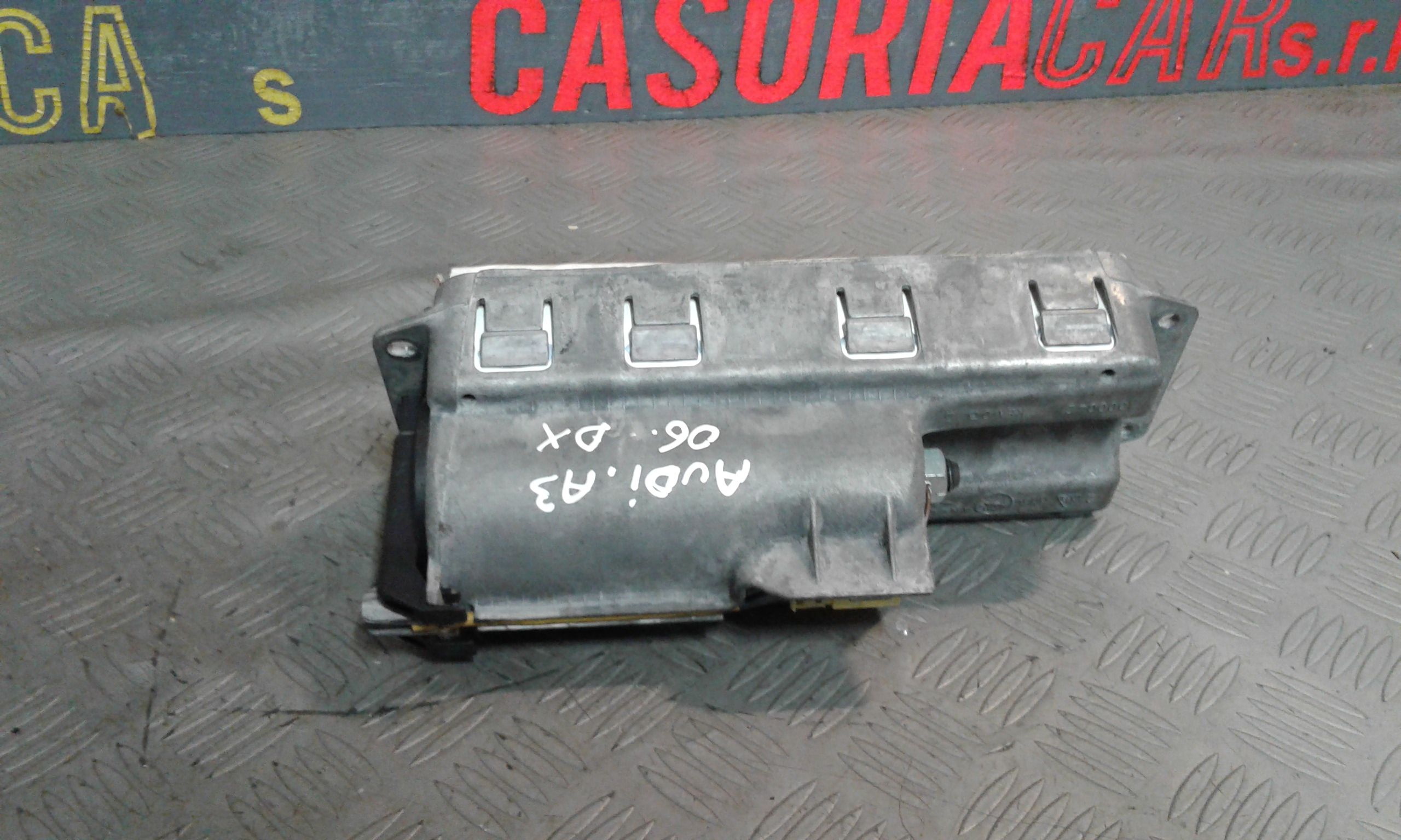 Dispositivo Airbag Lato Passeggero 8P0880202 Usato