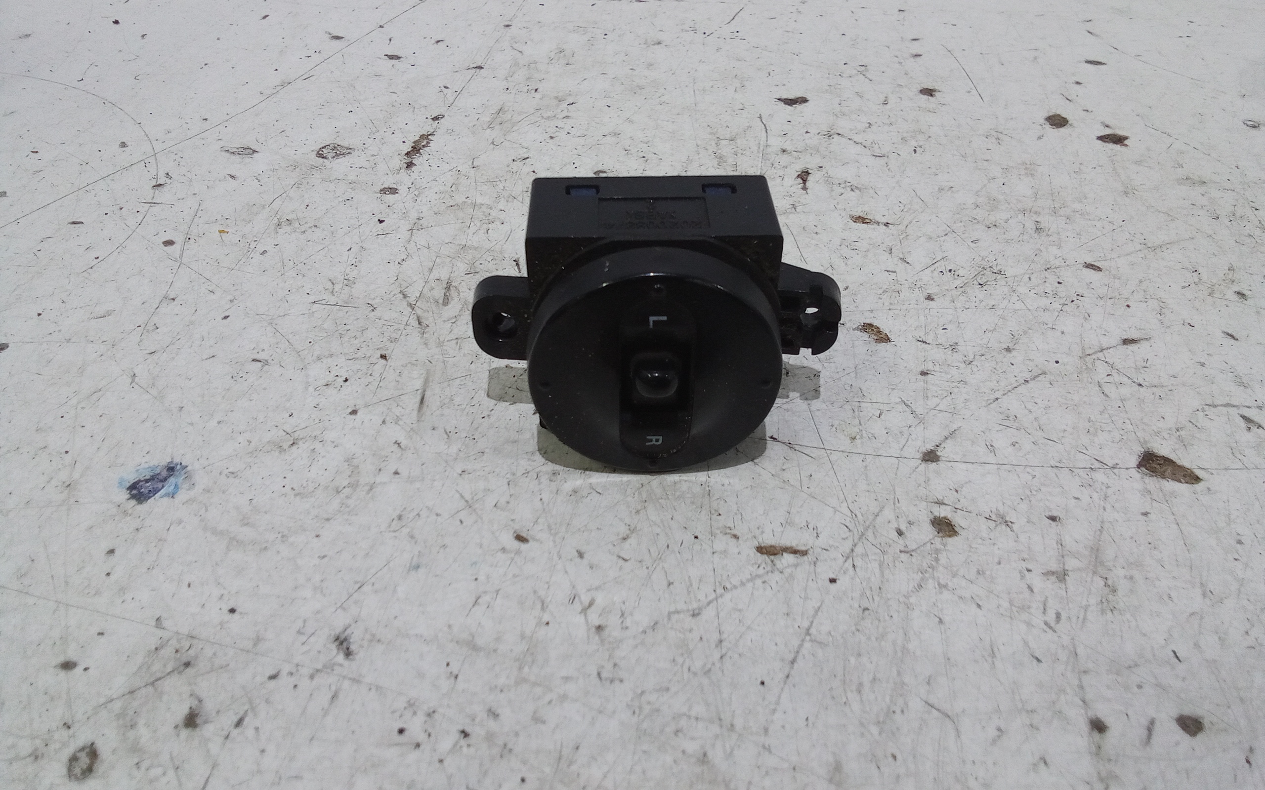 Interruttore Regolazione Retrovisore Est. 9353007000 Usato