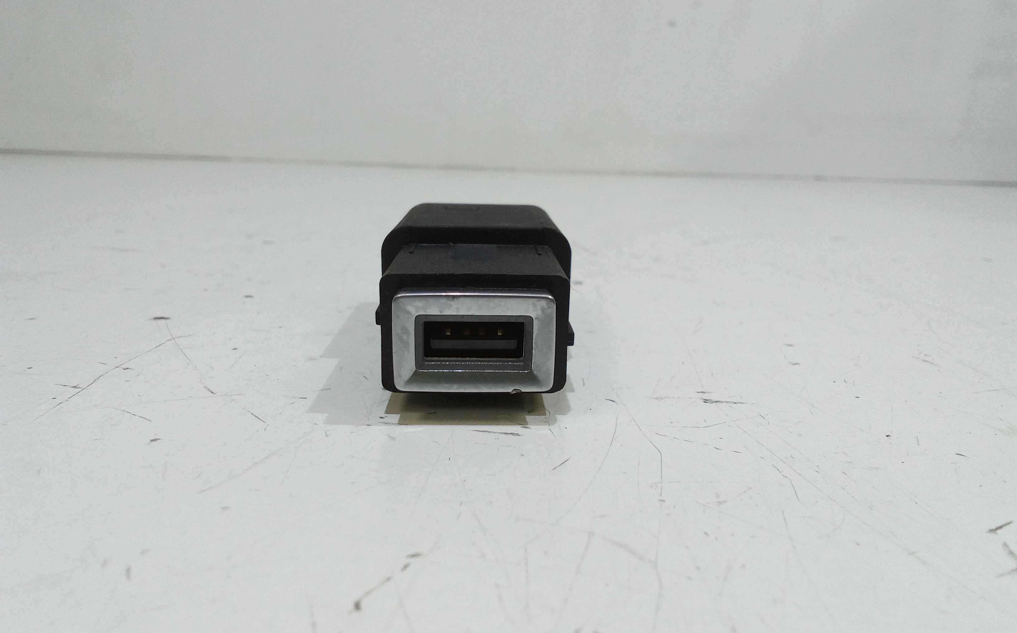 Console Porta Usb / Aux Usato