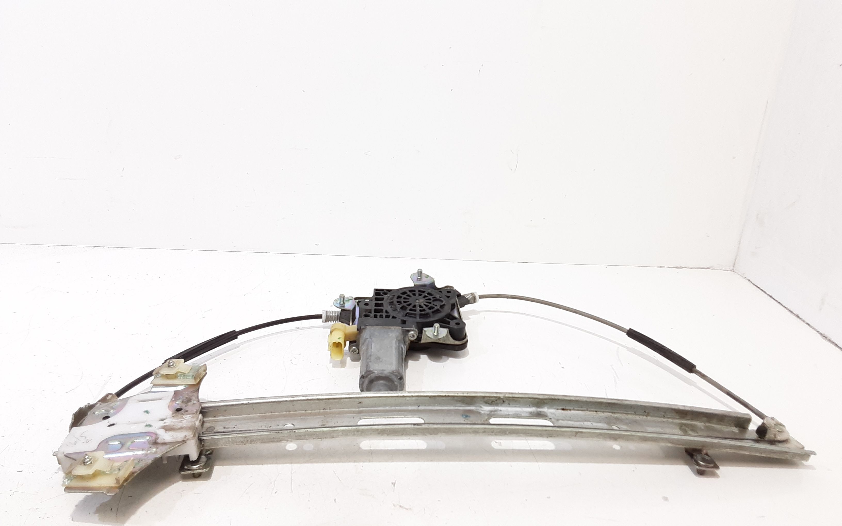 Alzacristallo Porta Ant. Destro 824020X000 Usato