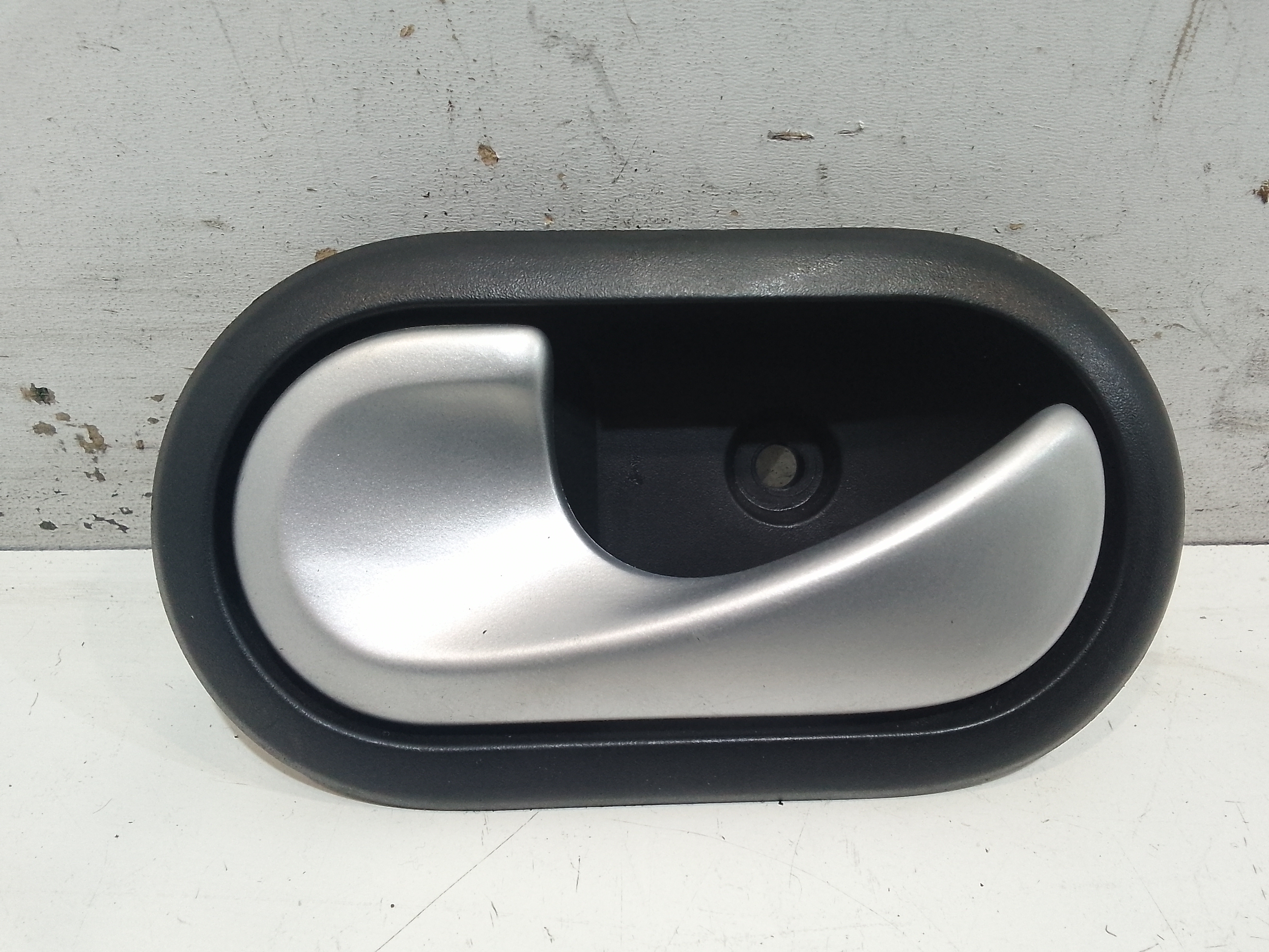 Maniglia Int. Apertura Porta Ant. Sinistro 8200733848 Usato