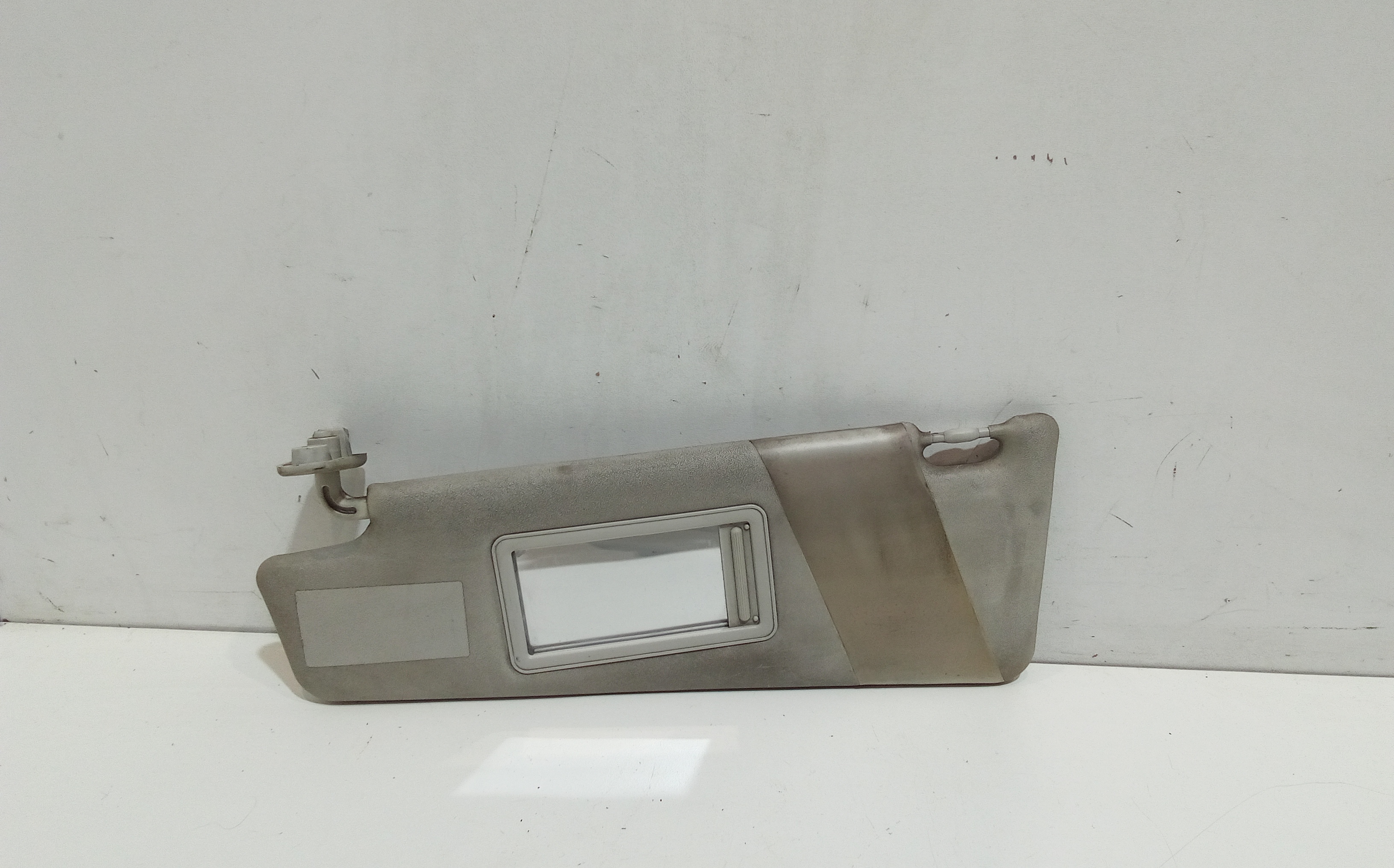 Aletta Parasole Parabrezza Sinistro 735361679 Usato