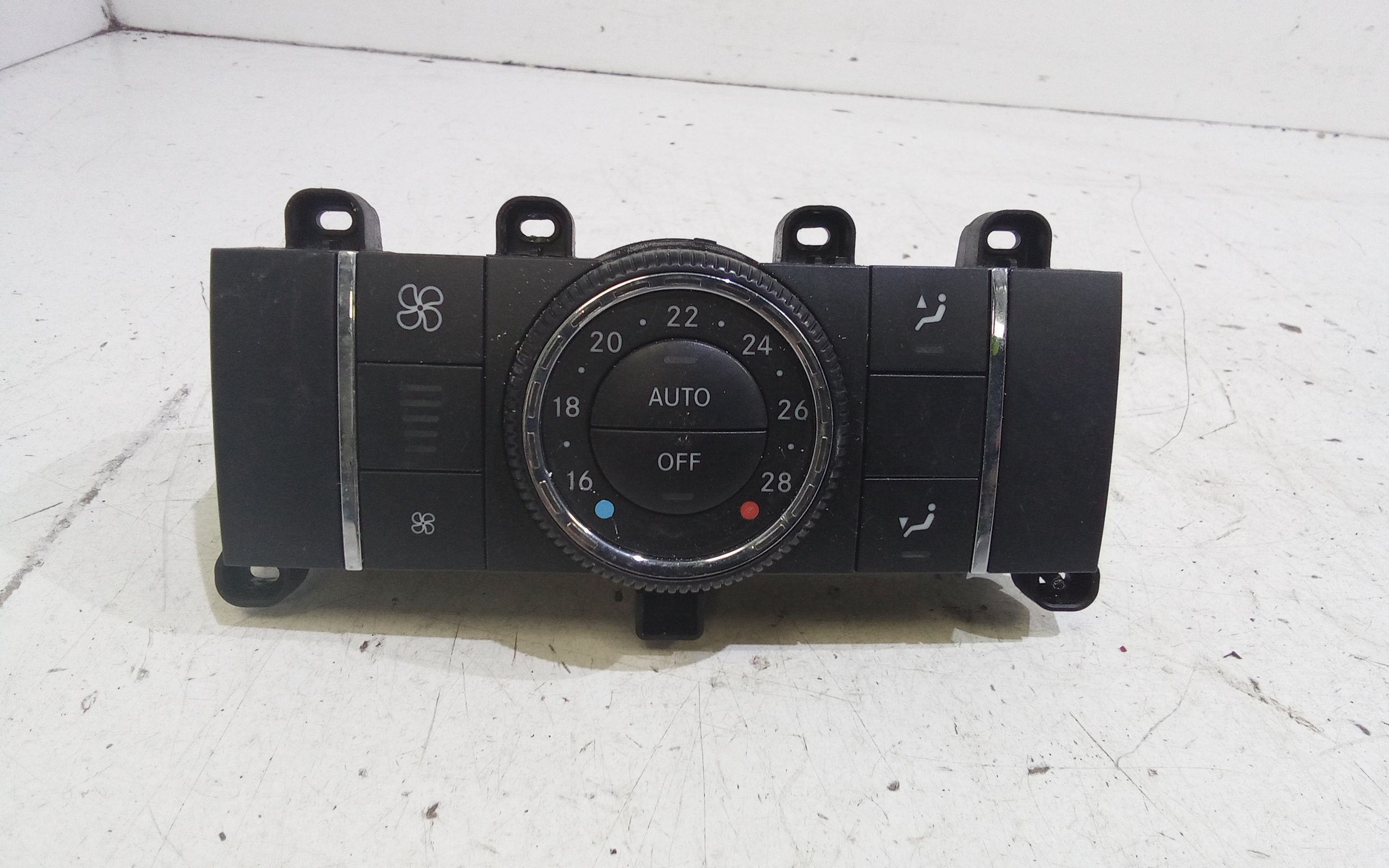 Blocco Comando Climatizzazione A2519000001 Usato