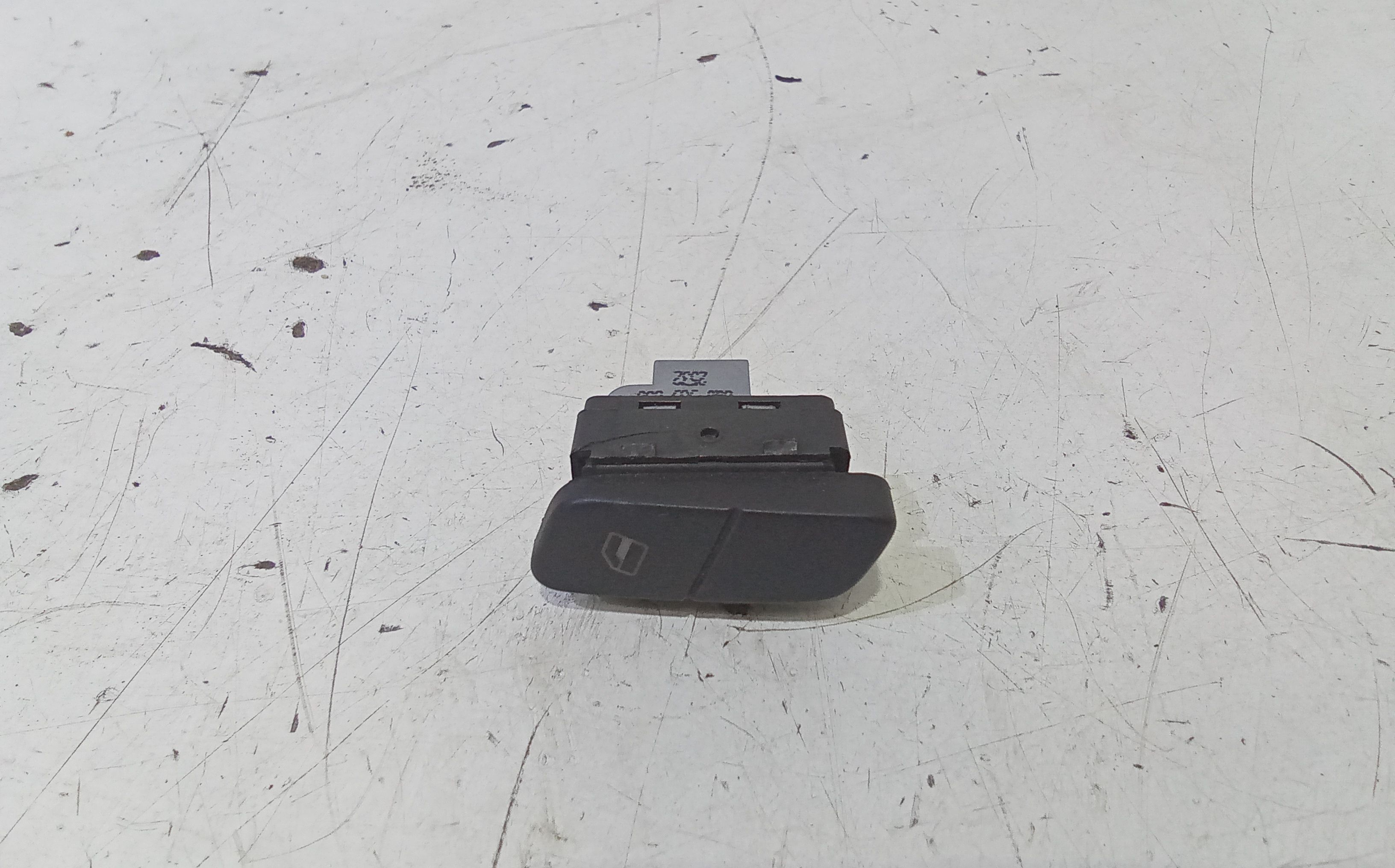 Interruttore Alzacristalli Porta Ant. Destro 6Q09598569B9 Usato