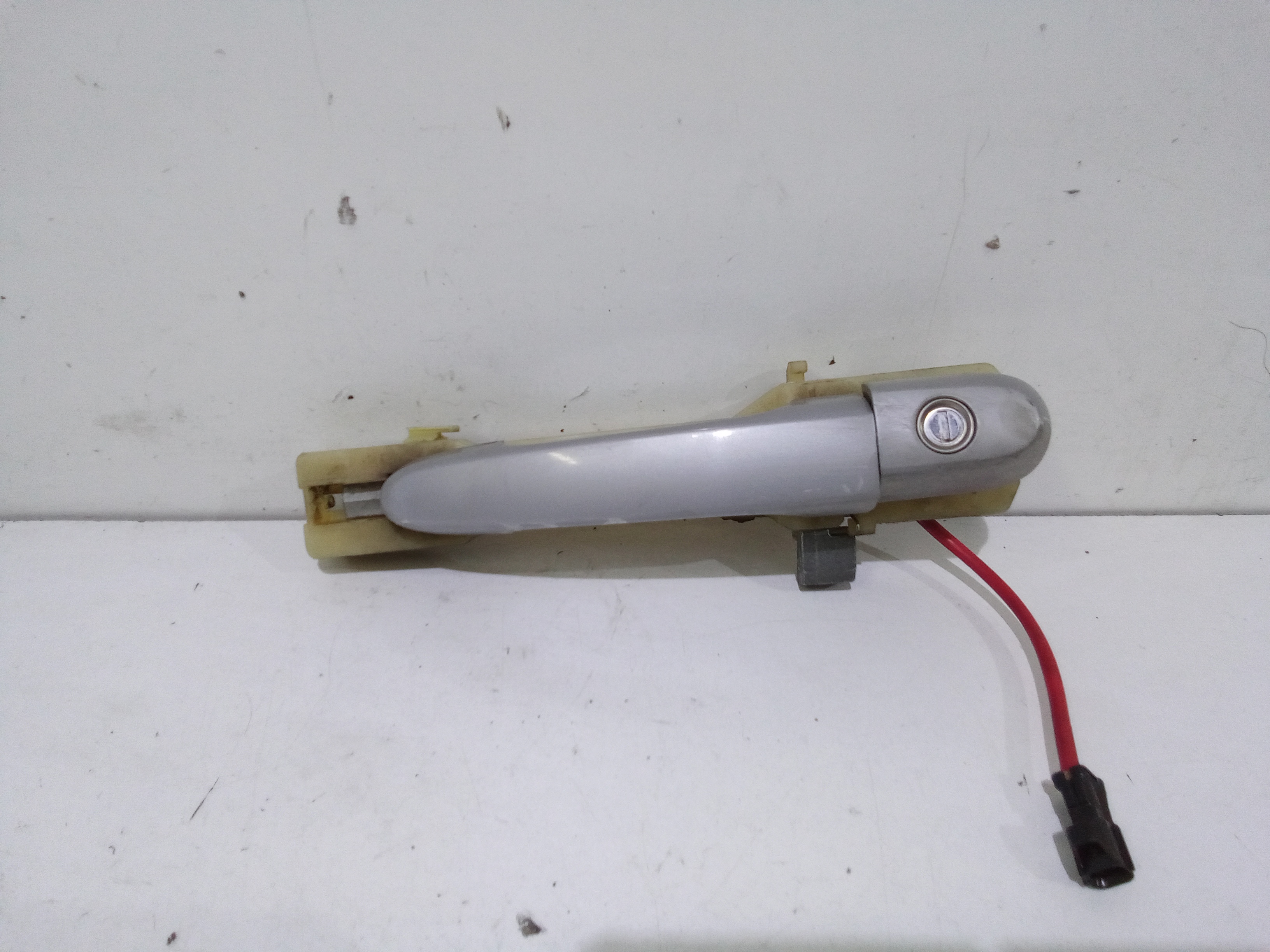 Maniglia Porta Ant. Destro 826611F00000 Usato