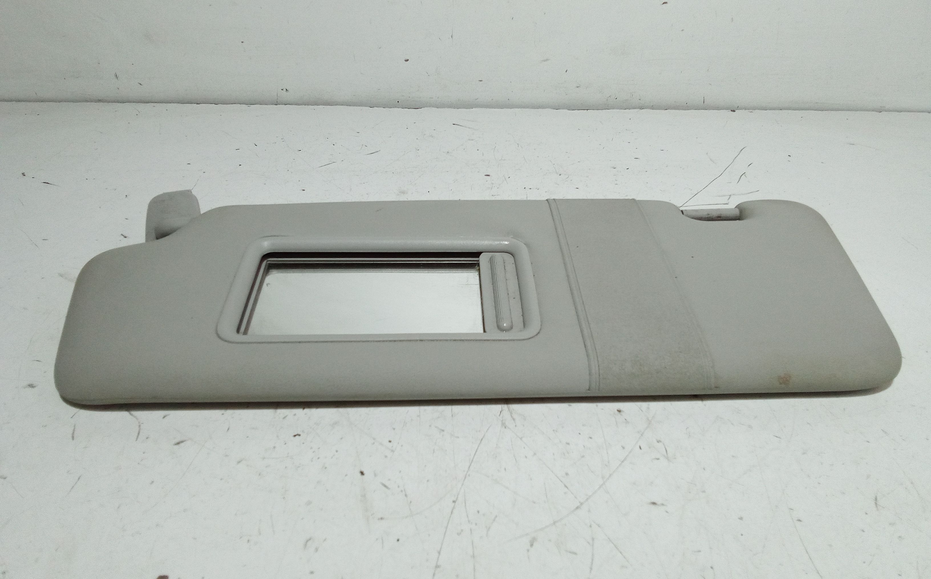 Aletta Parasole Parabrezza Sinistro 8P0857551AE5B9 Usato