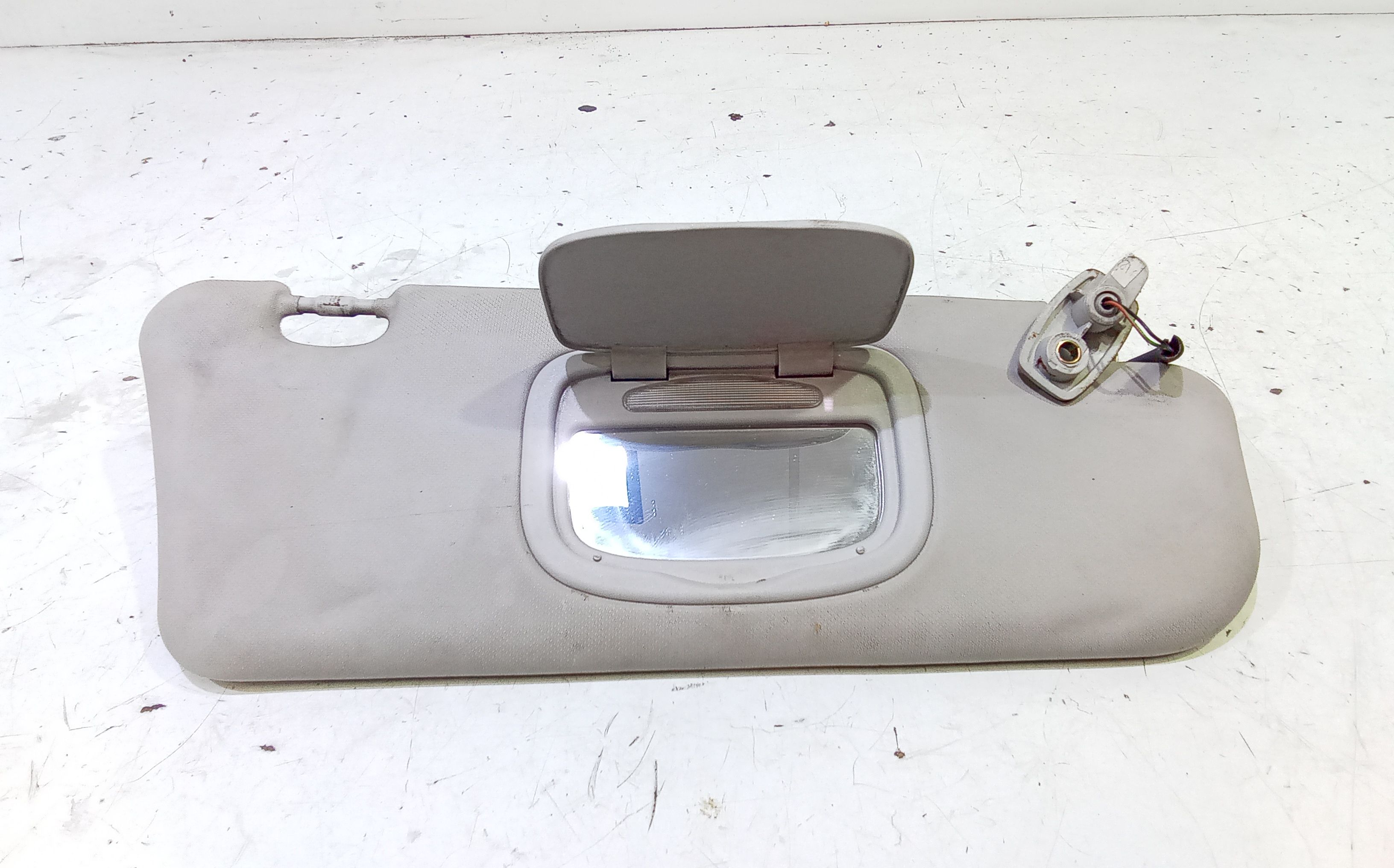 Aletta Parasole Parabrezza Destro 735420218 Usato