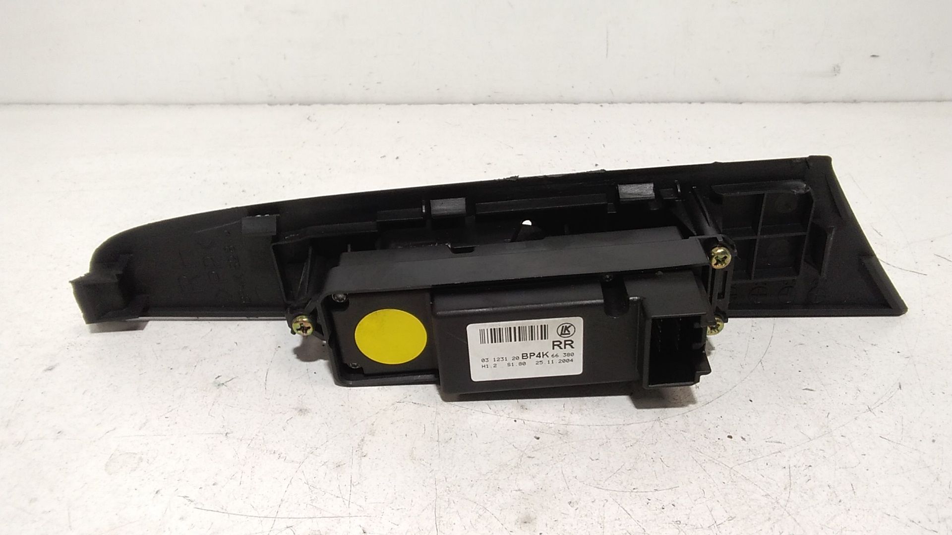 Interruttore Alzacristalli Porta Post. Destro BP4K66380 Usato