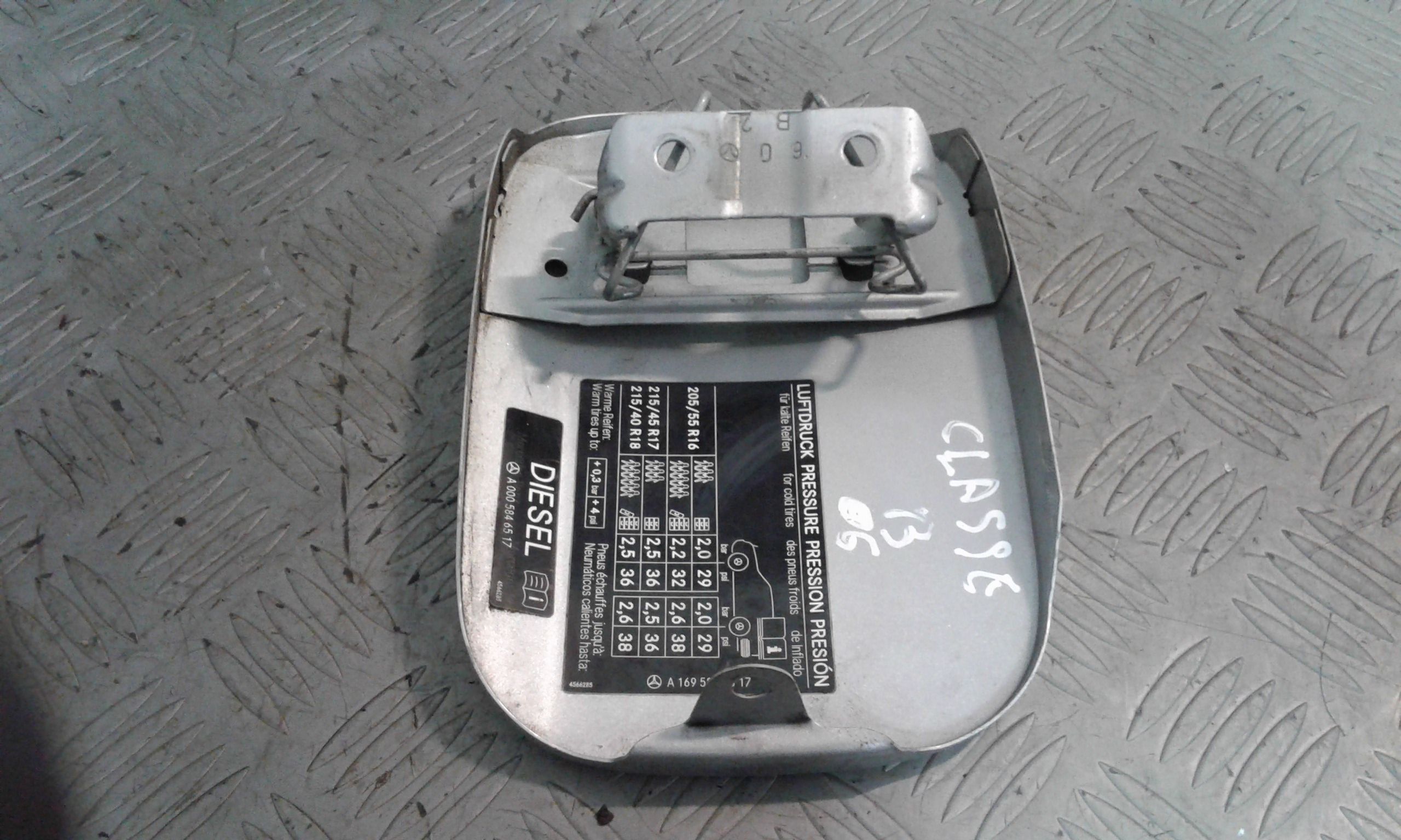 Sportello Carburante A1697500406 Usato