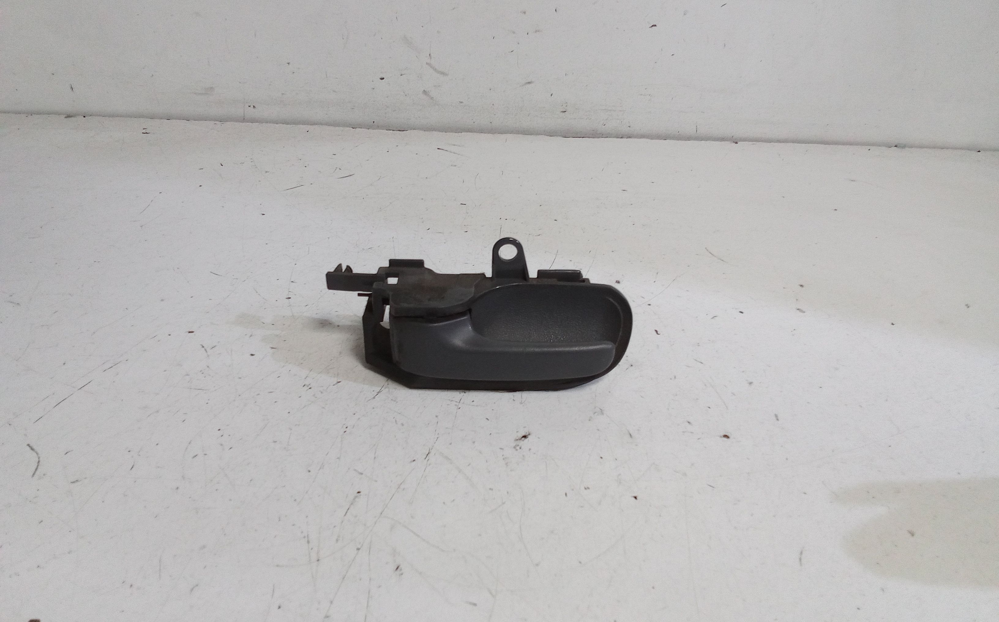 Maniglia Int. Apertura Porta Ant. Sinistro 692060D060B2 Usato