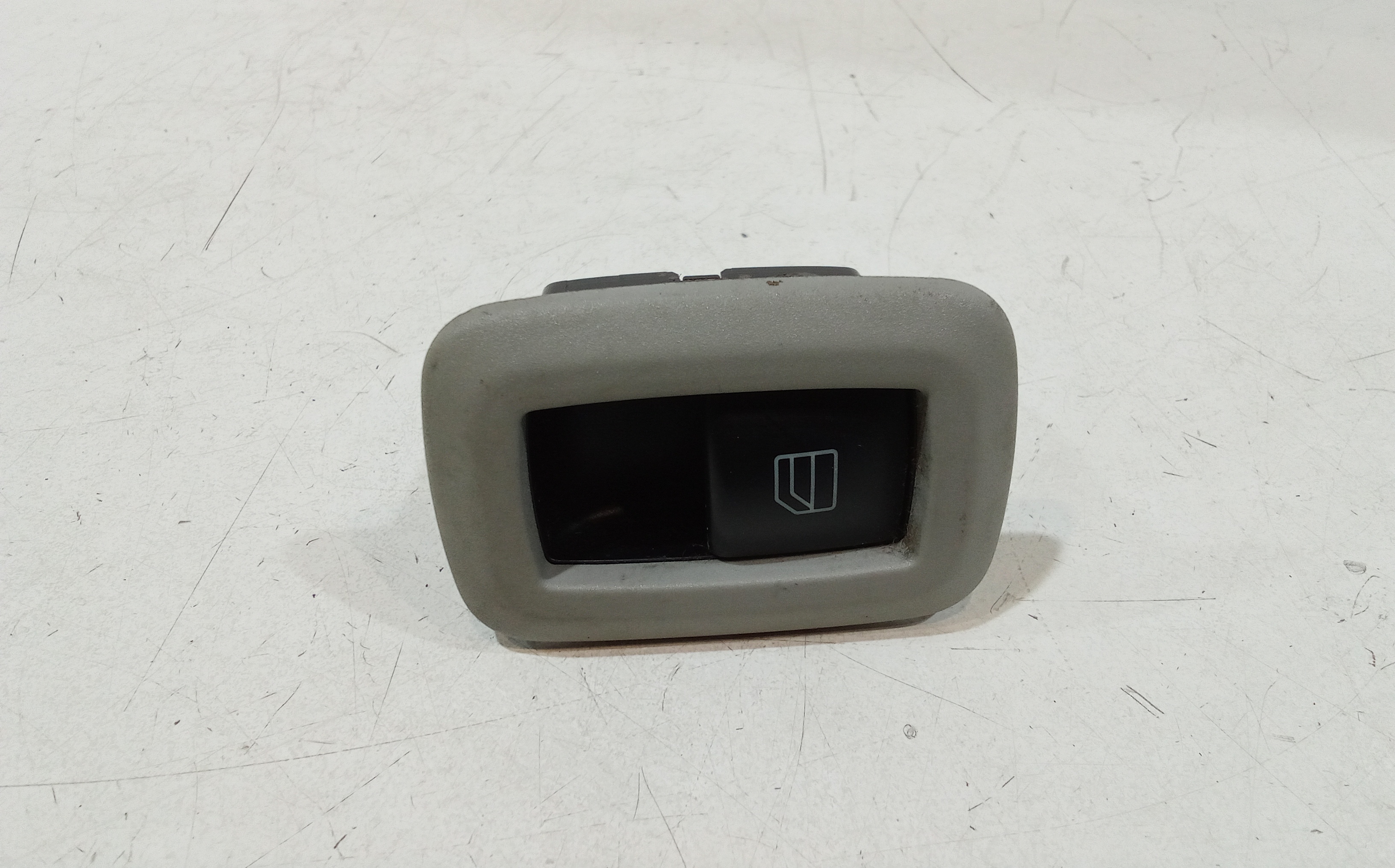 Interruttore Alzacristalli Porta Post. Sinistro A16982100599051 Usato