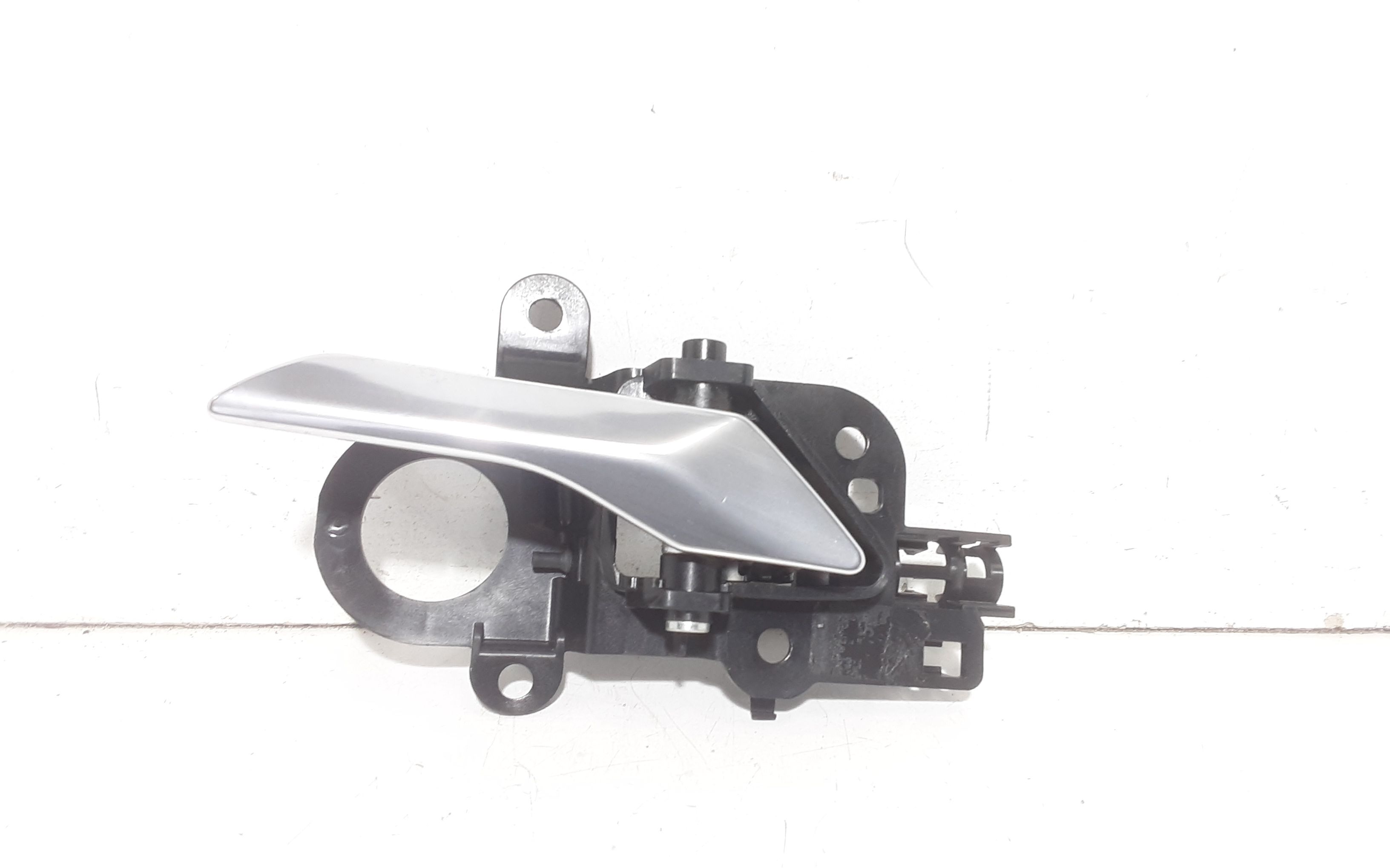 Maniglia Int. Apertura Porta Post. Destro J9C12905 Usato