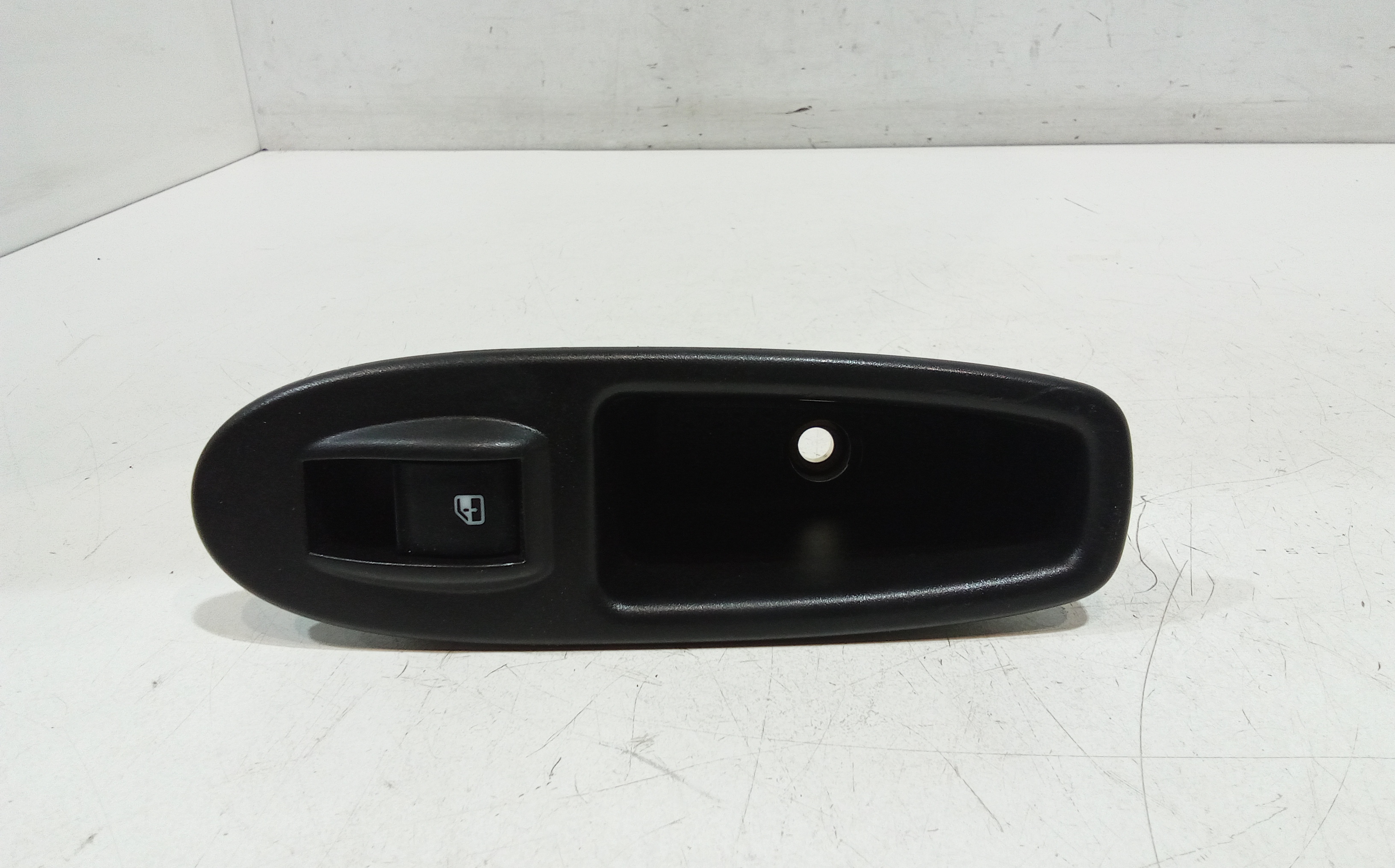 Interruttore Alzacristalli Porta Post. Destro 735555157 Usato