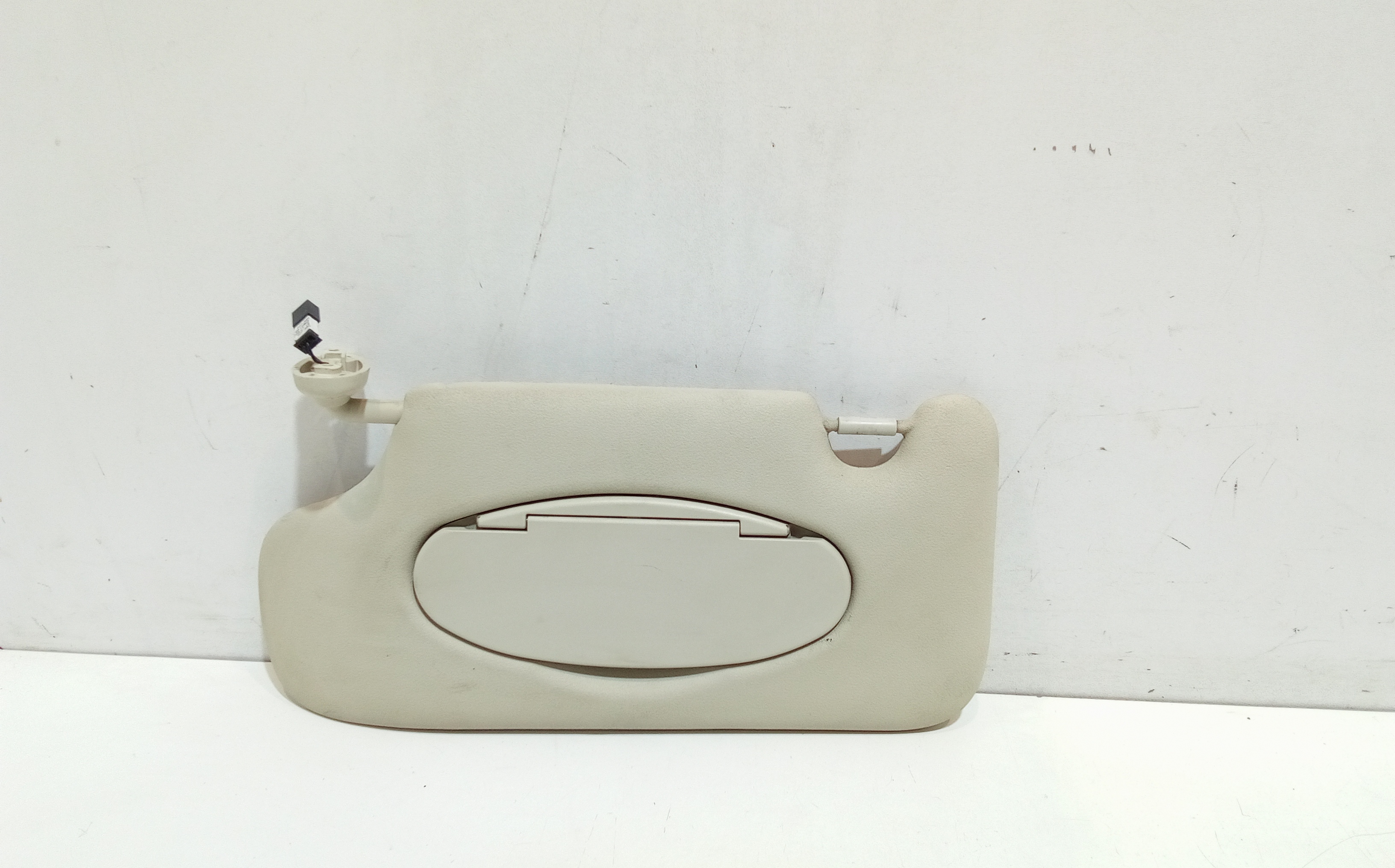 Aletta Parasole Parabrezza Sinistro 51169812691 Usato