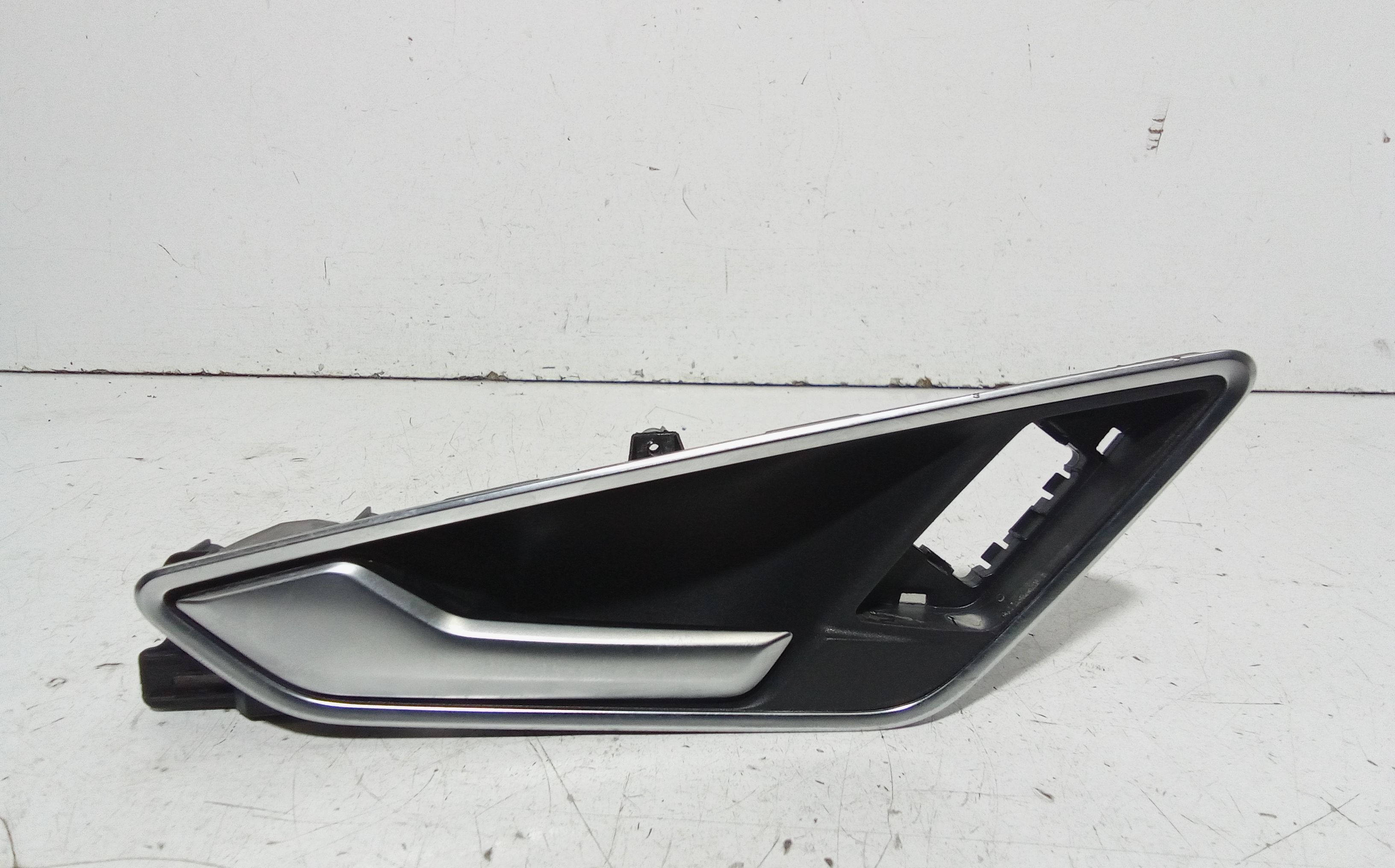 Maniglia Int. Apertura Porta Post. Sinistro 81A837019B4PK Usato