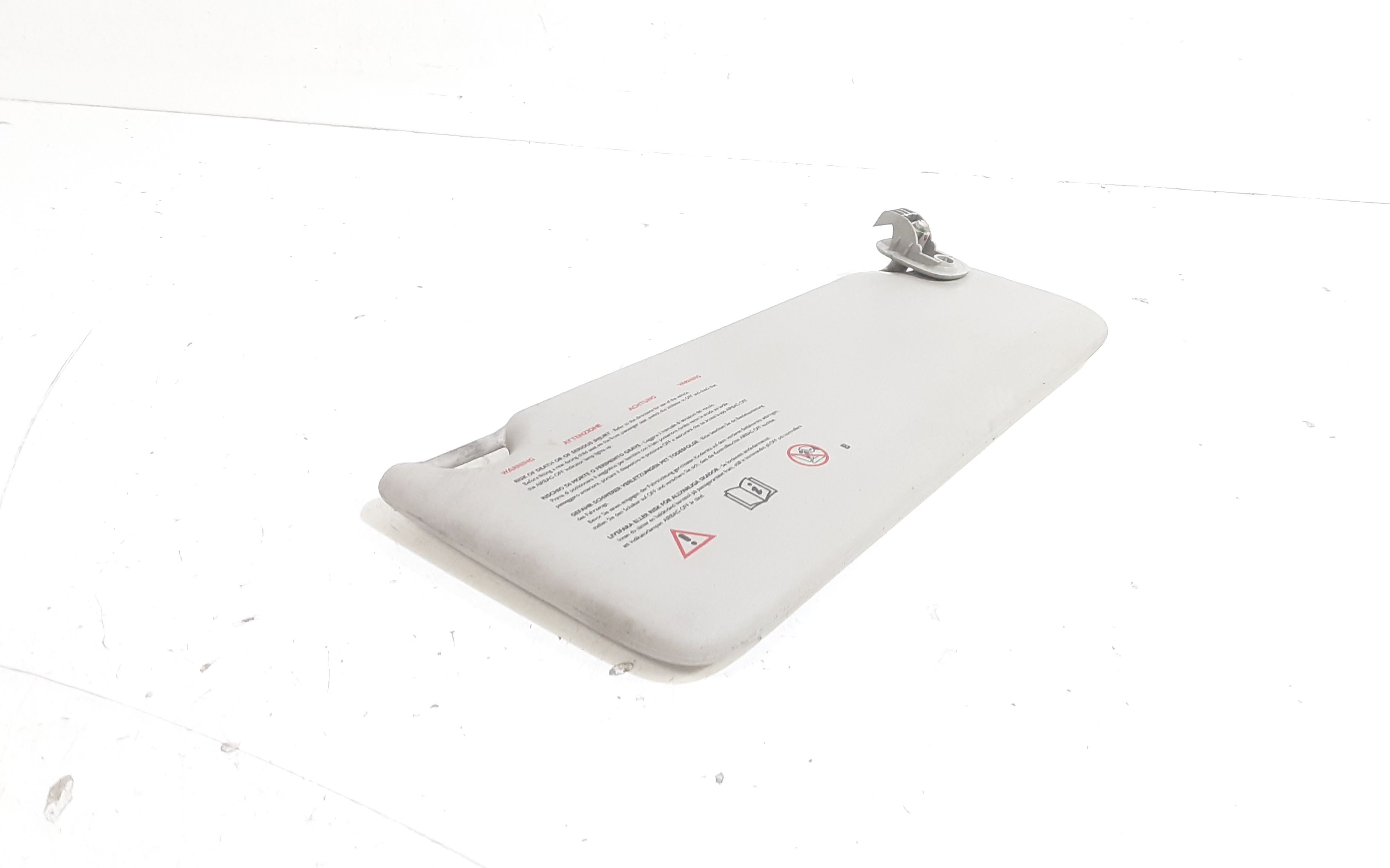 Aletta Parasole Parabrezza Destro 8200809473 Usato