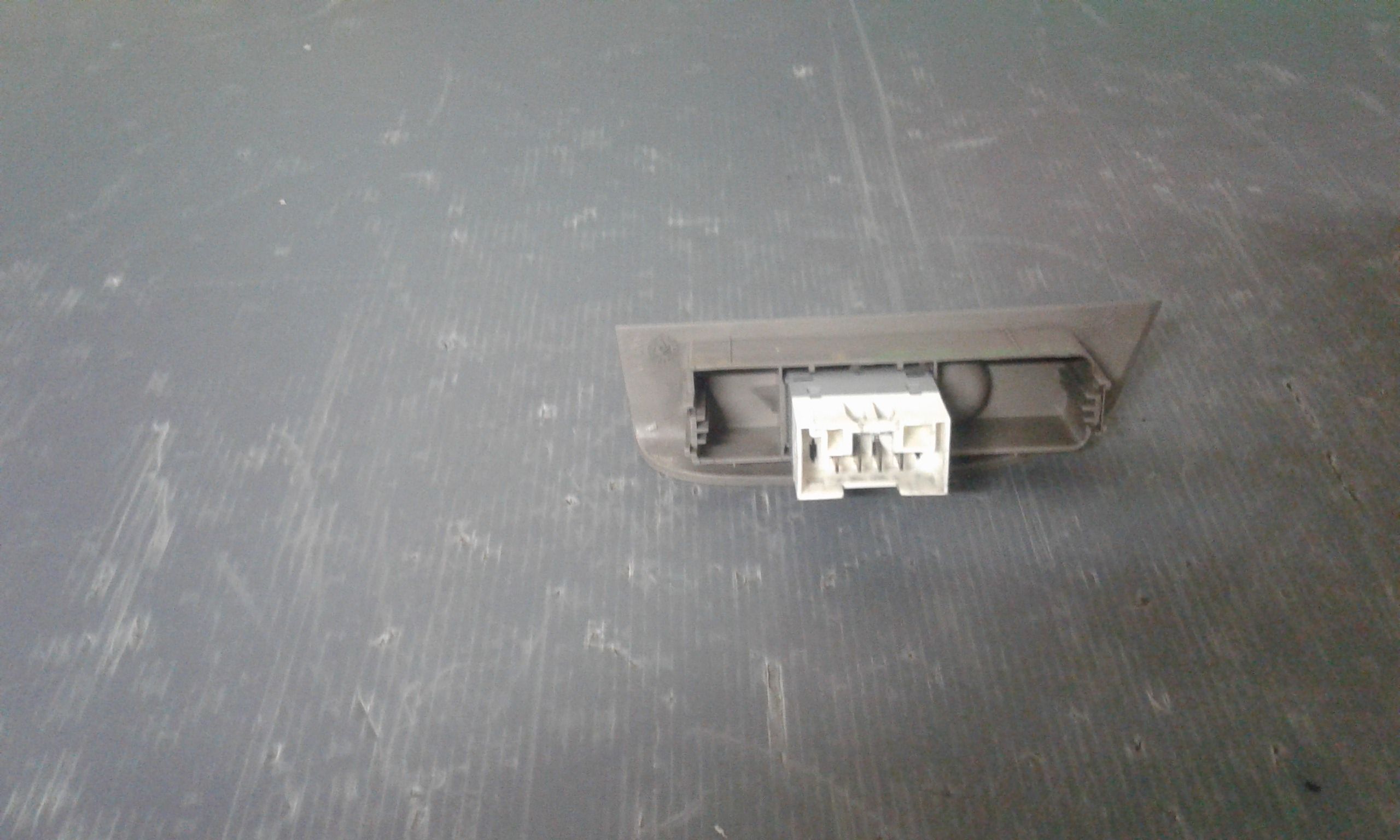 Interruttore Alzacristalli Porta Ant. Destro Usato