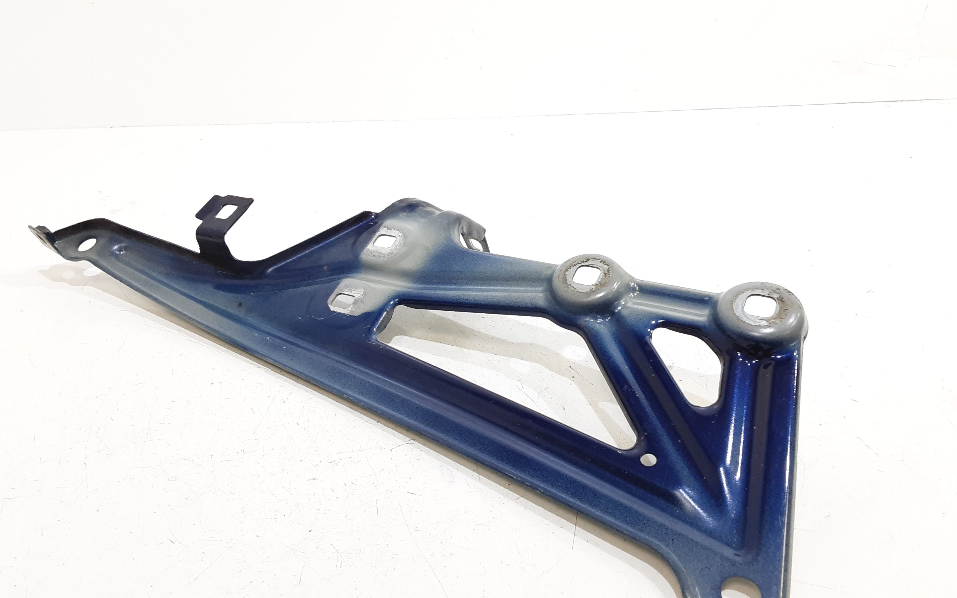 Supporto Ant. Parafango Ant. Destro 41007427130 Usato