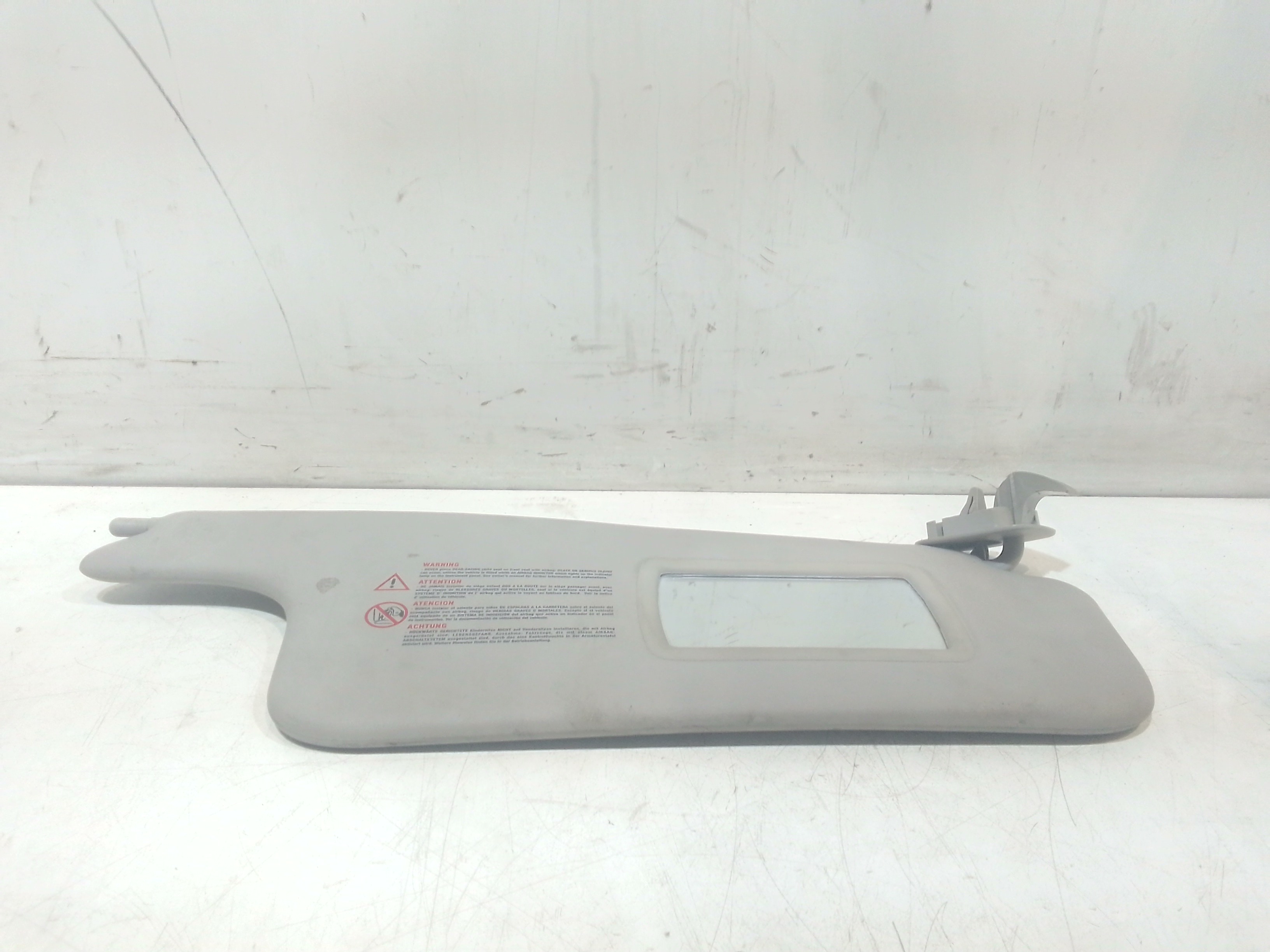 Aletta Parasole Parabrezza Destro 8200246819 Usato