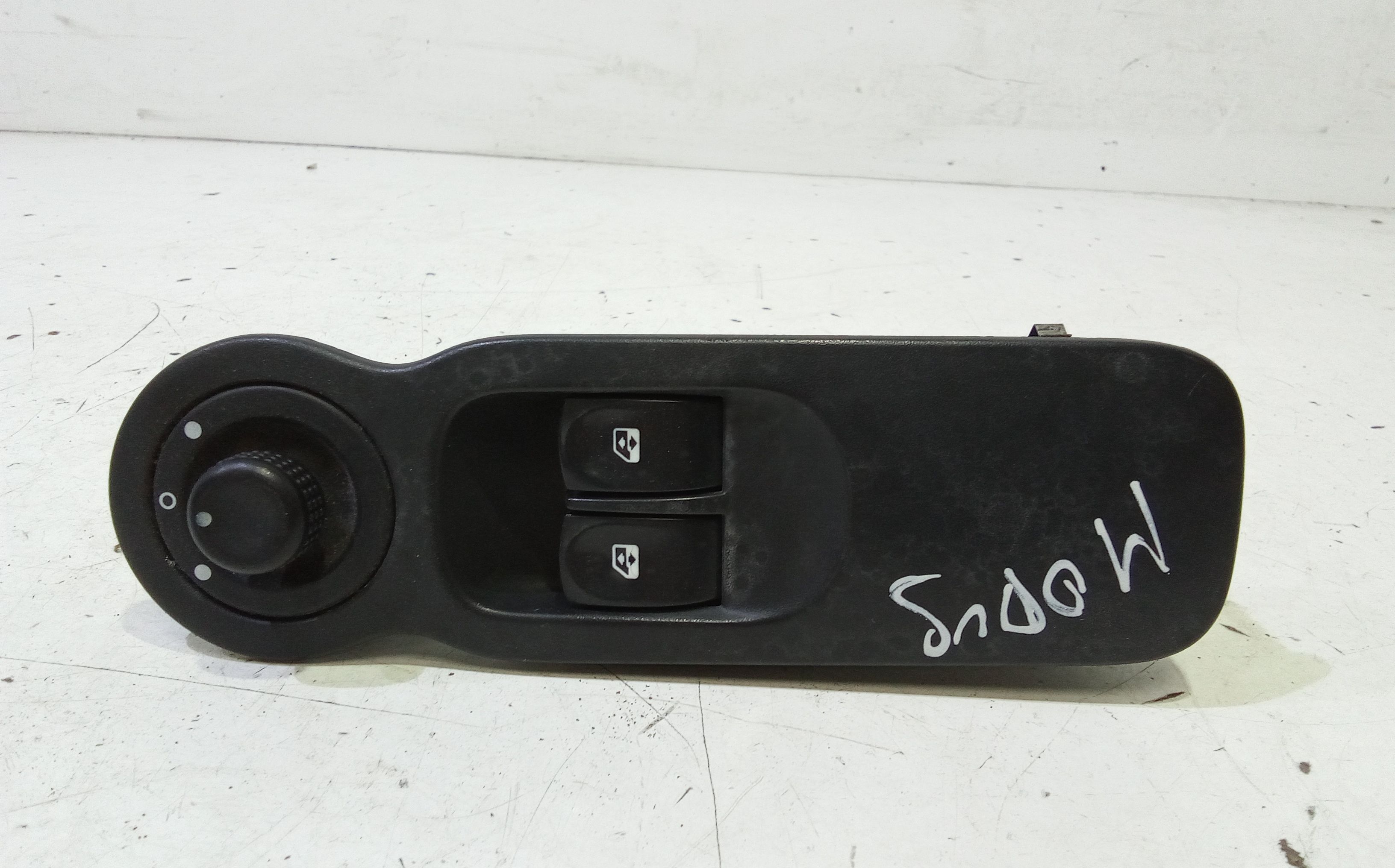 Interruttore Alzacristalli Porta Ant. Sinistro 8200214939 Usato