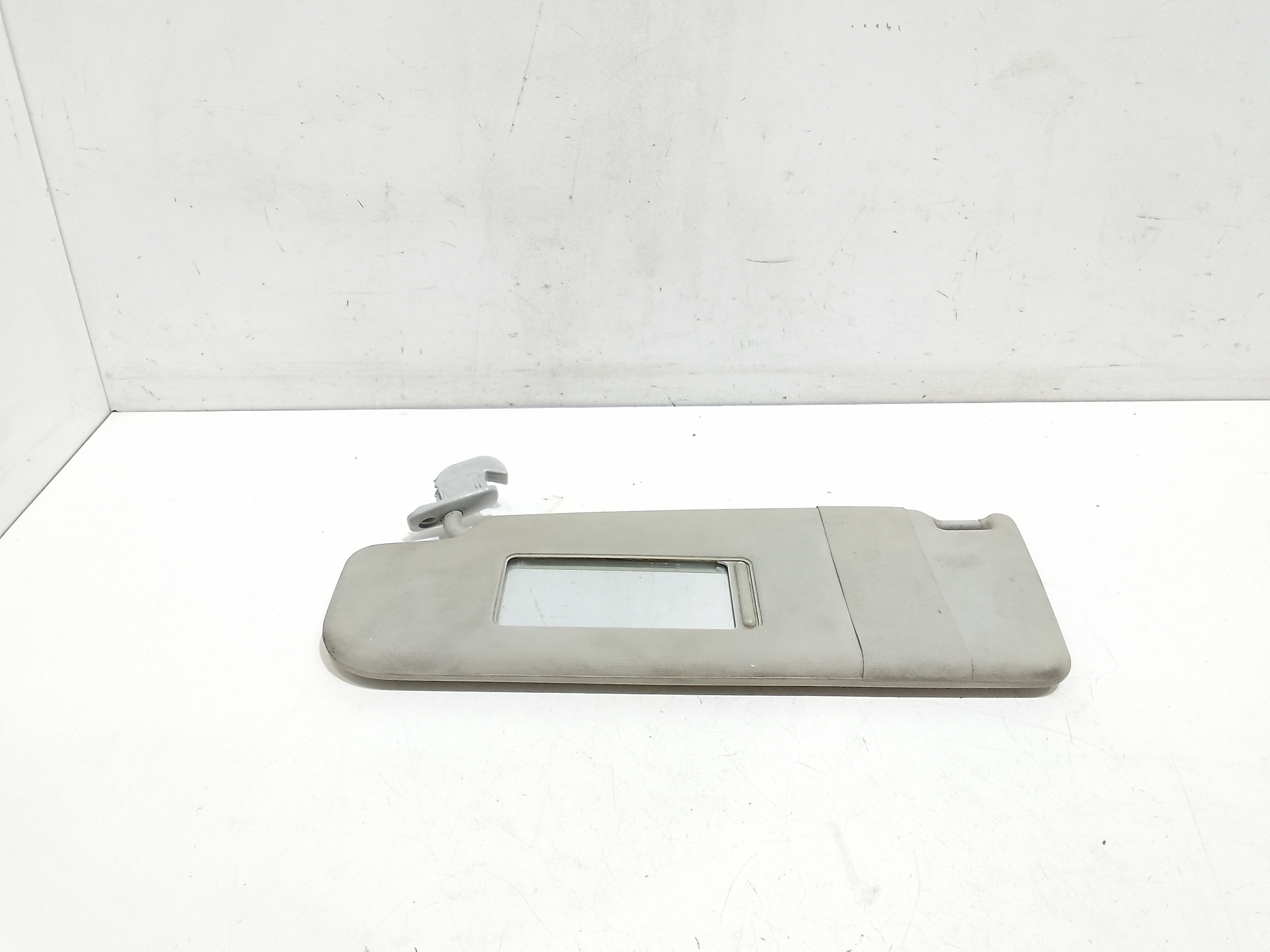 Aletta Parasole Parabrezza Sinistro 6X0857551E2F4 Usato