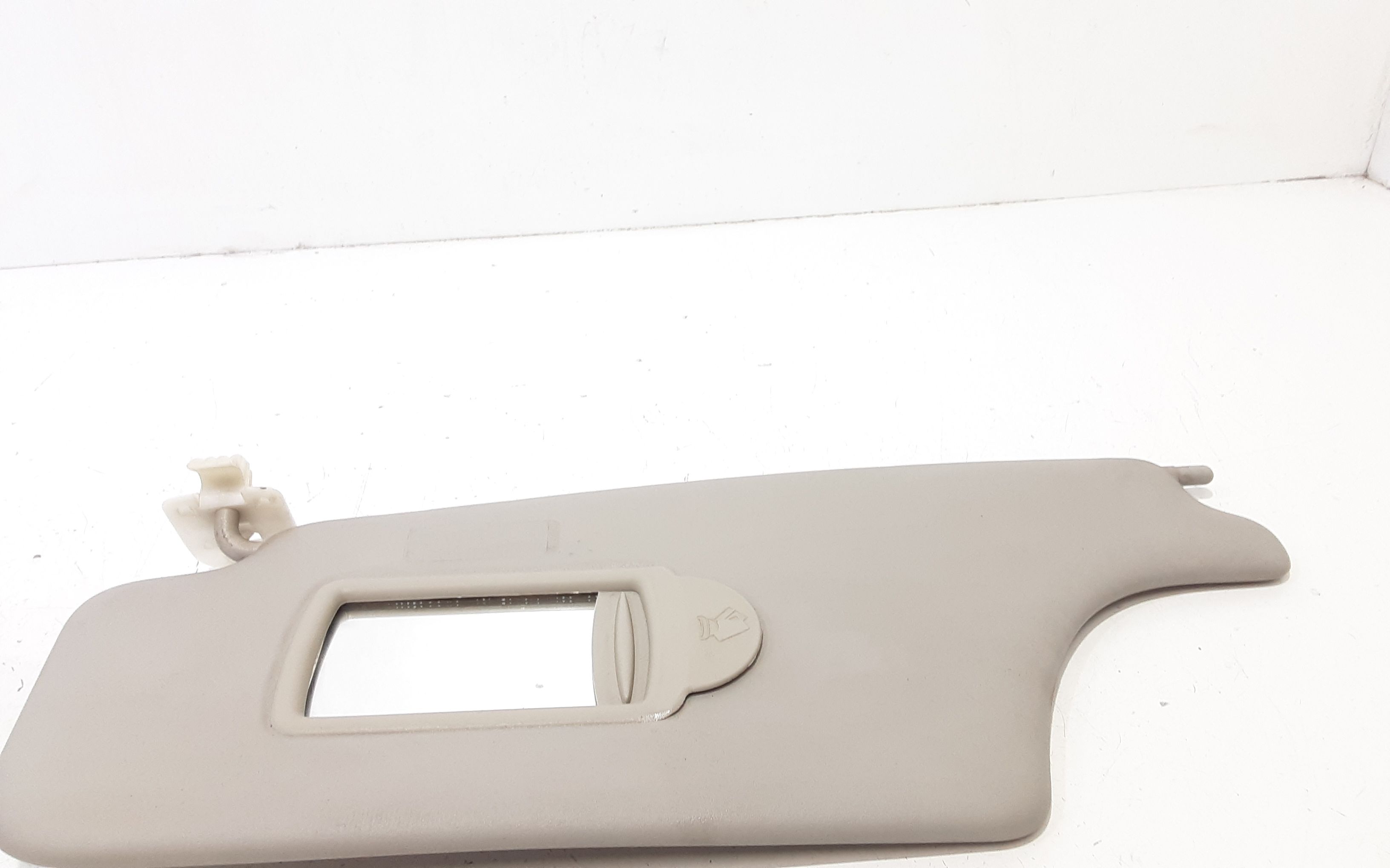 Aletta Parasole Parabrezza Sinistro 8200246824 Usato