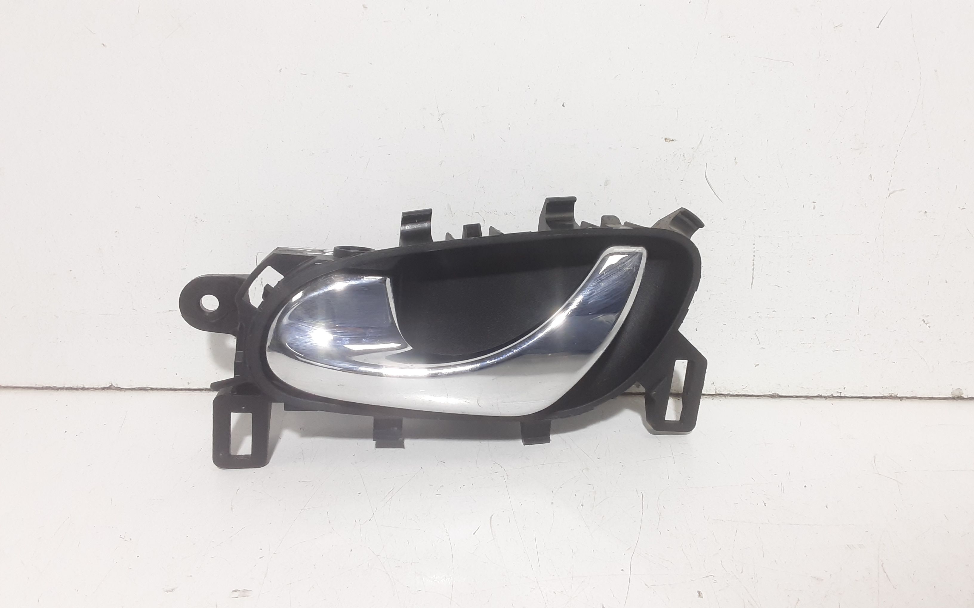 Maniglia Int. Apertura Porta Post. Sinistro 806714EA0B Usato