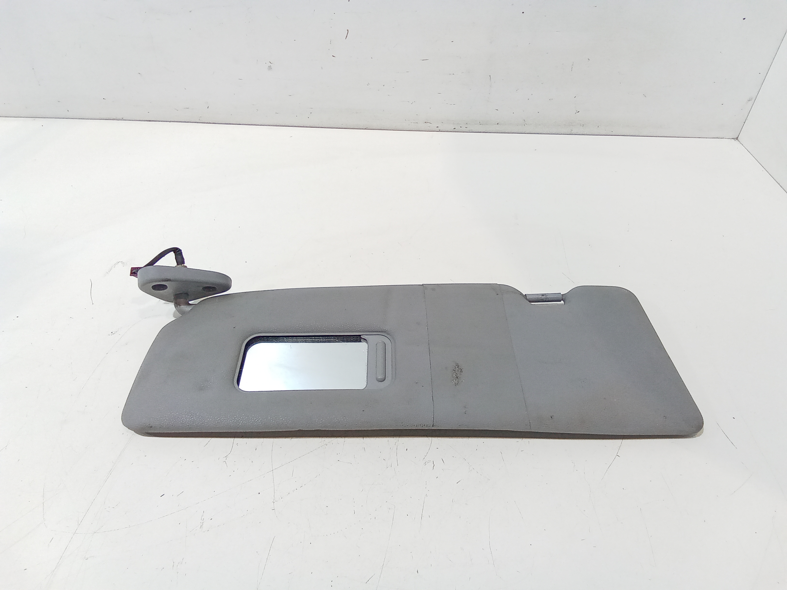 Aletta Parasole Parabrezza Sinistro 51167252507 Usato