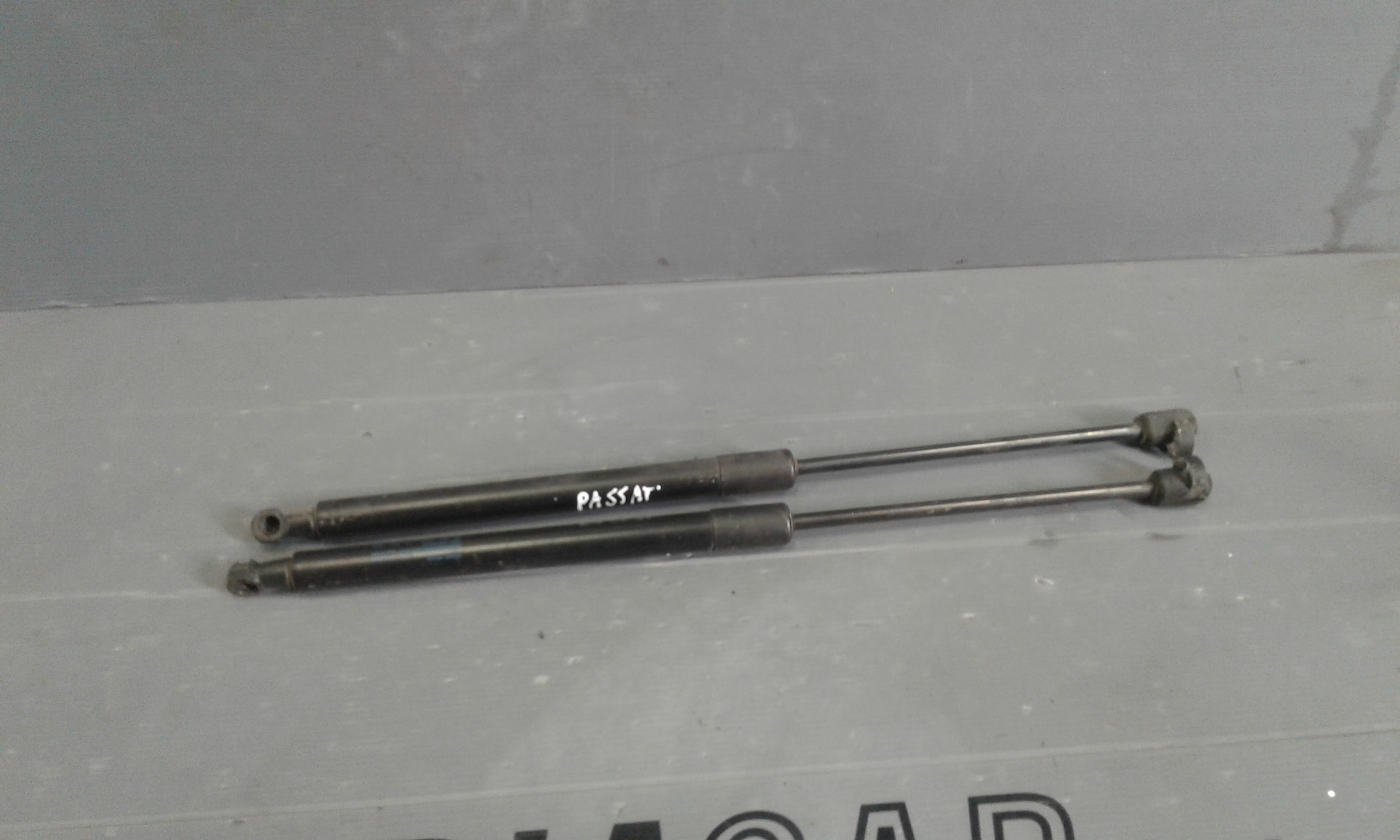 Cerniera Cofano Post. Destro 3C5827302B Usato