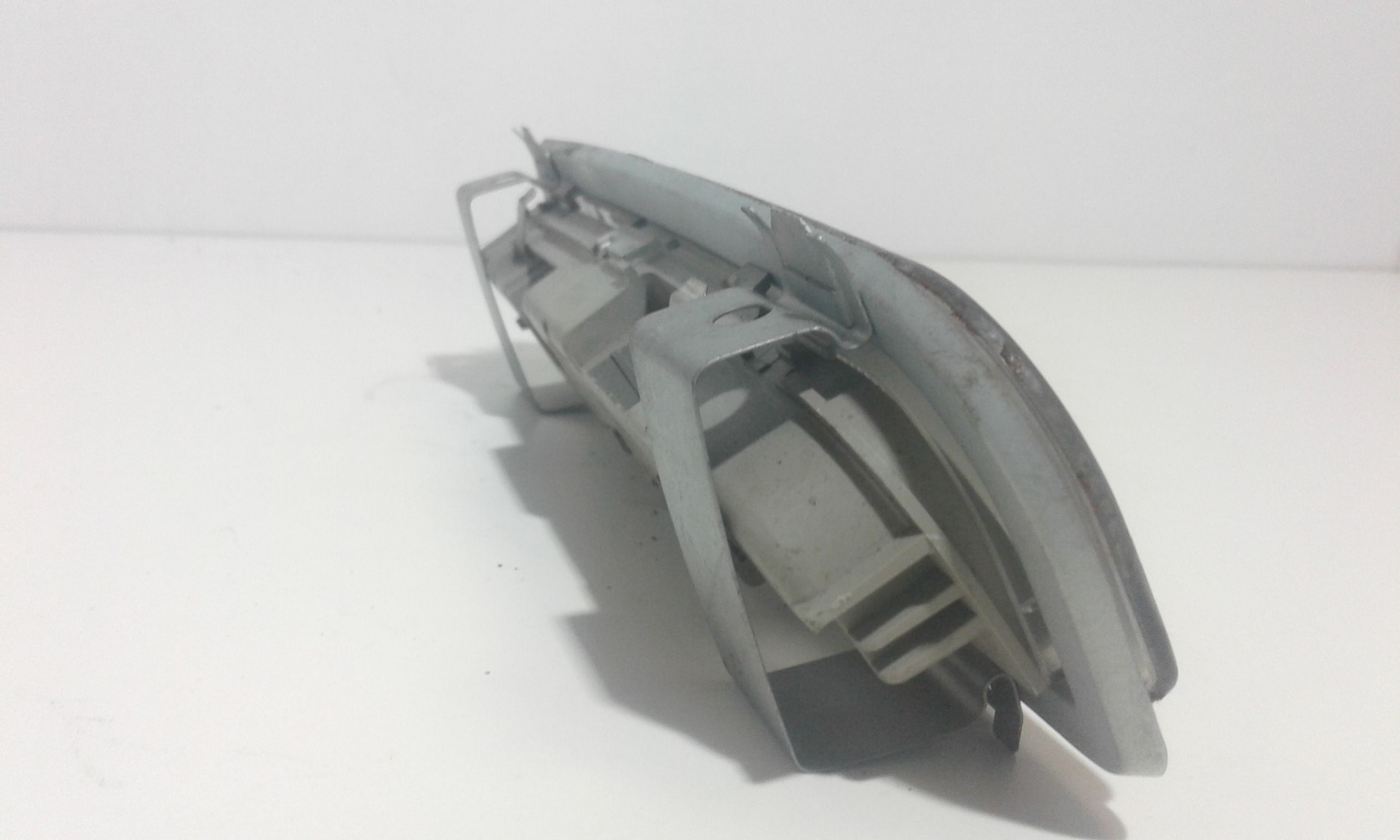 Luce Cortesia Ant. Tetto 8E09471064QC Usato