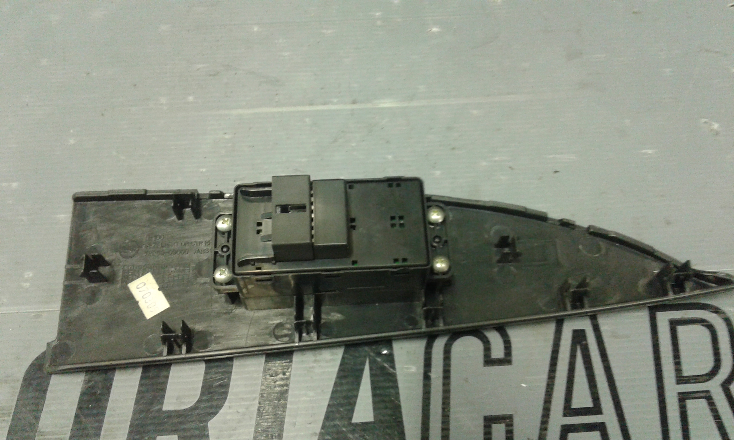 Interruttore Alzacristalli Porta Ant. Destro 8583009000HCC Usato