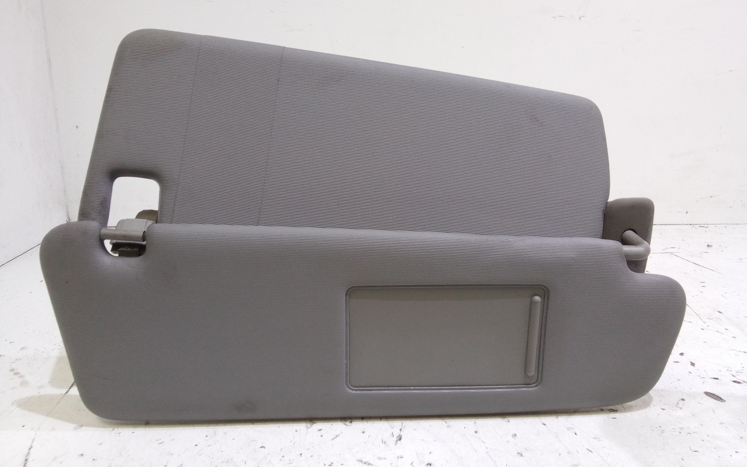 Aletta Parasole Parabrezza Destro 7P0857552D3H8 Usato