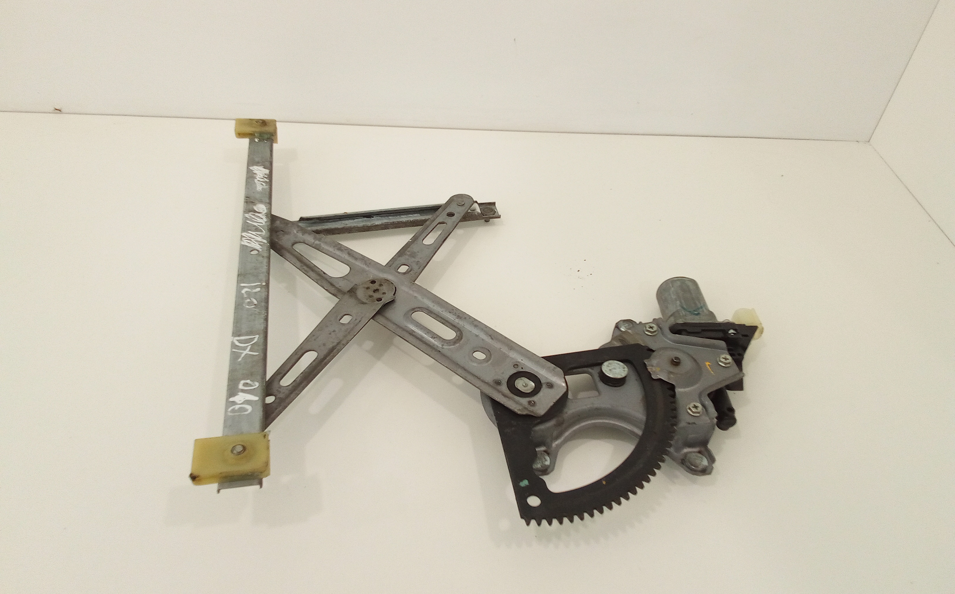 Alzacristallo Porta Ant. Destro 824021J000 Usato