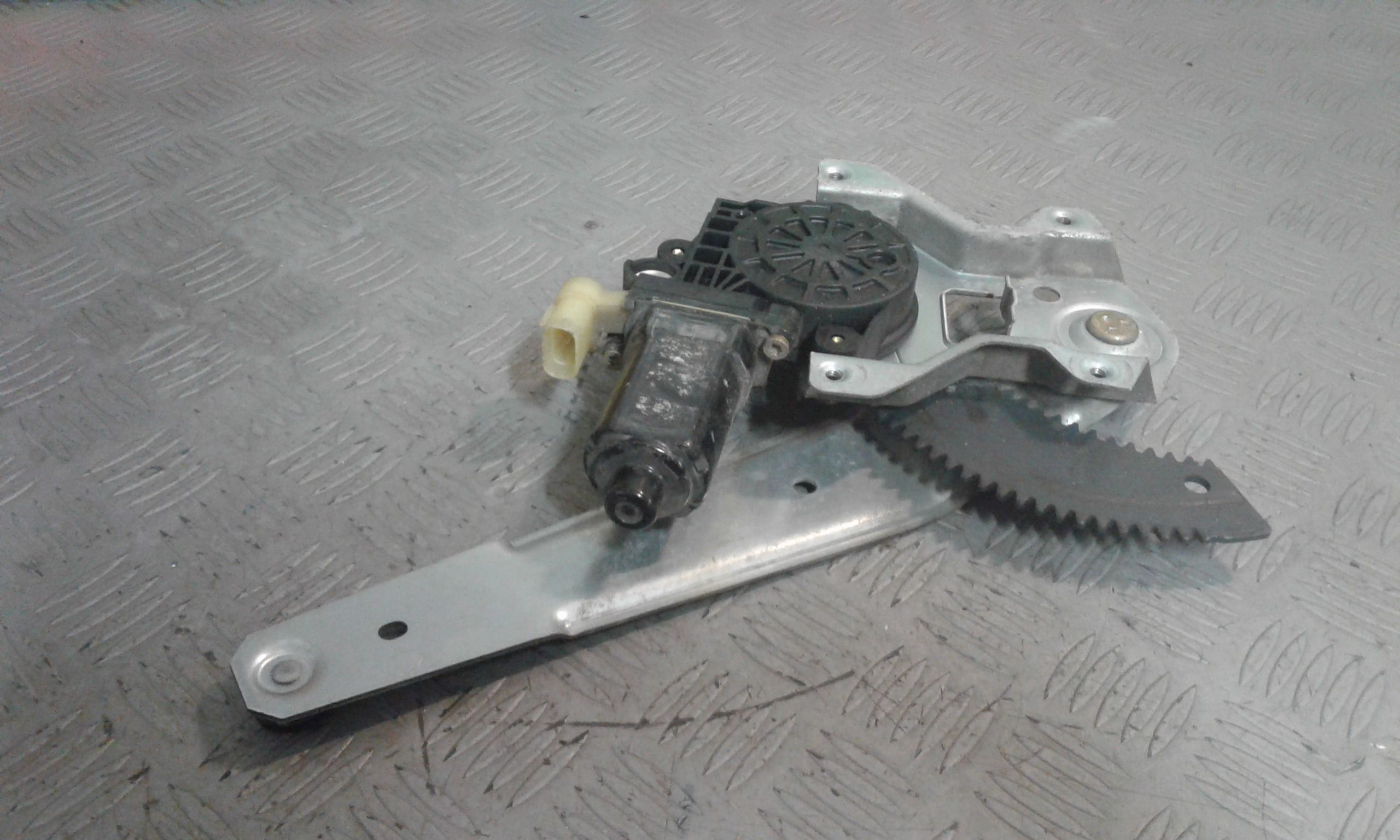 Alzacristallo Porta Post. Destro 834021C000 Usato