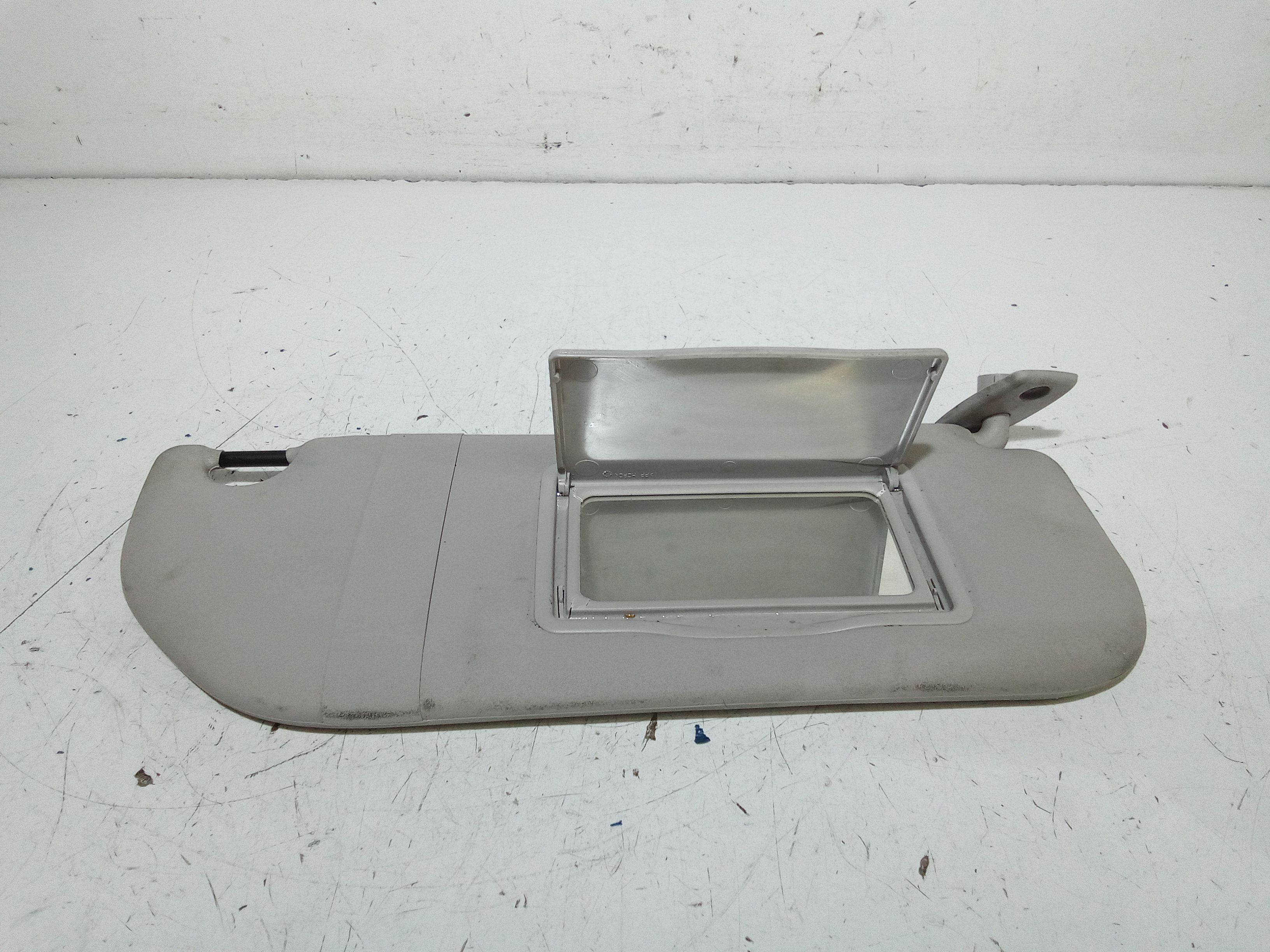 Aletta Parasole Parabrezza Destro 0474109010 Usato