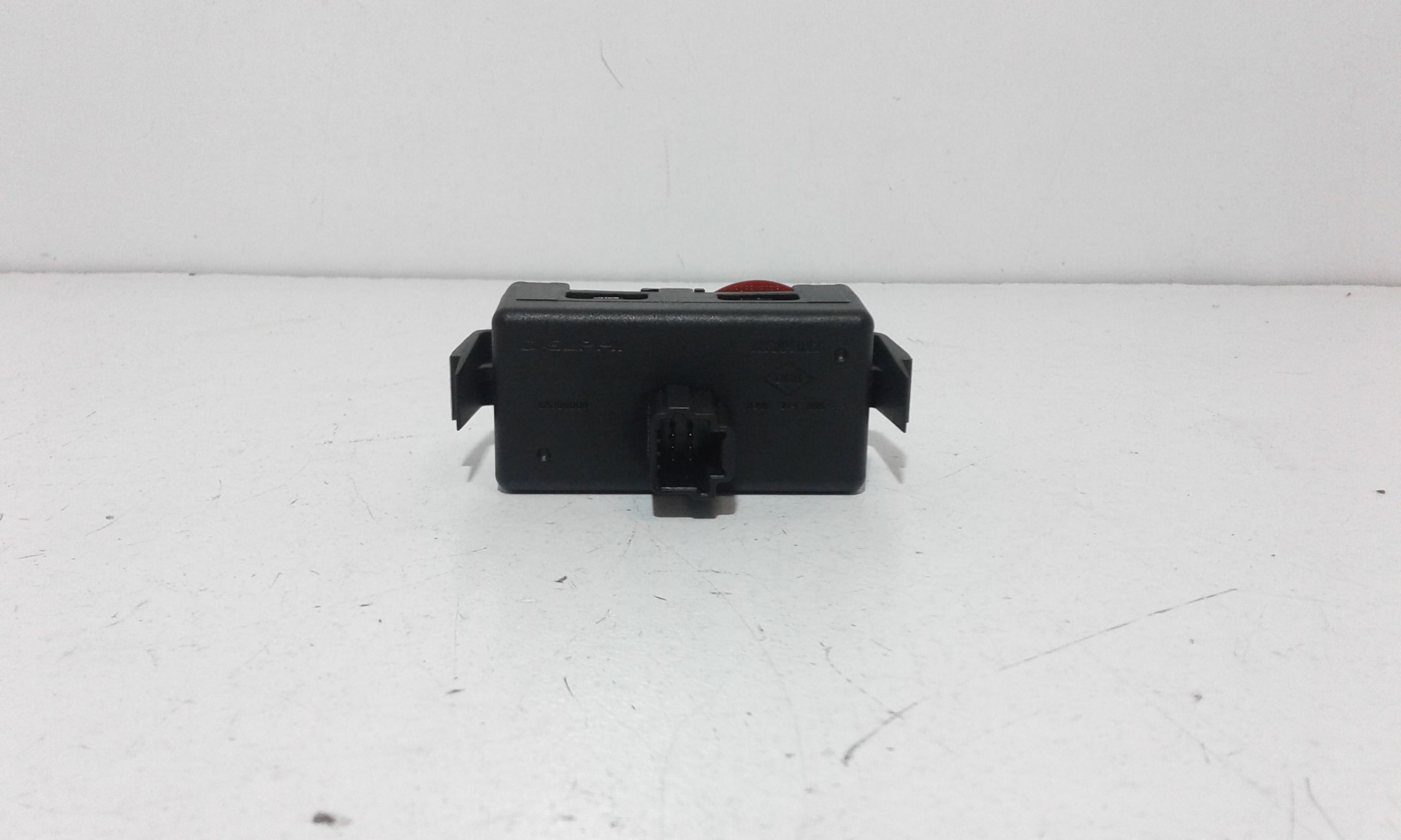 Interruttore Luci Emergenza 252103766R Usato