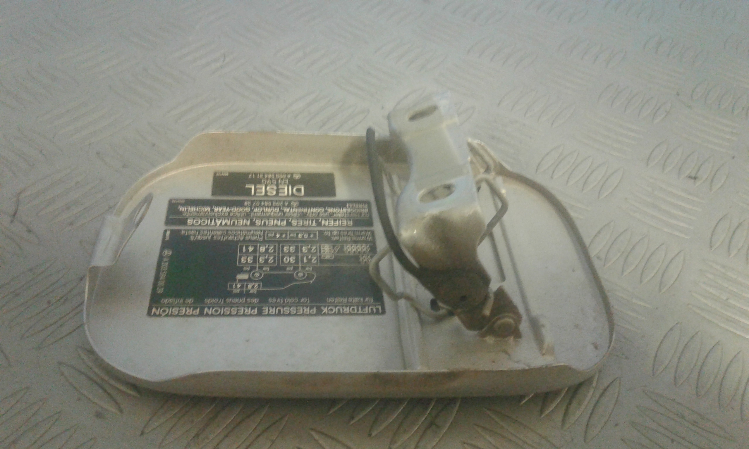 Sportello Carburante A2037500206 Usato