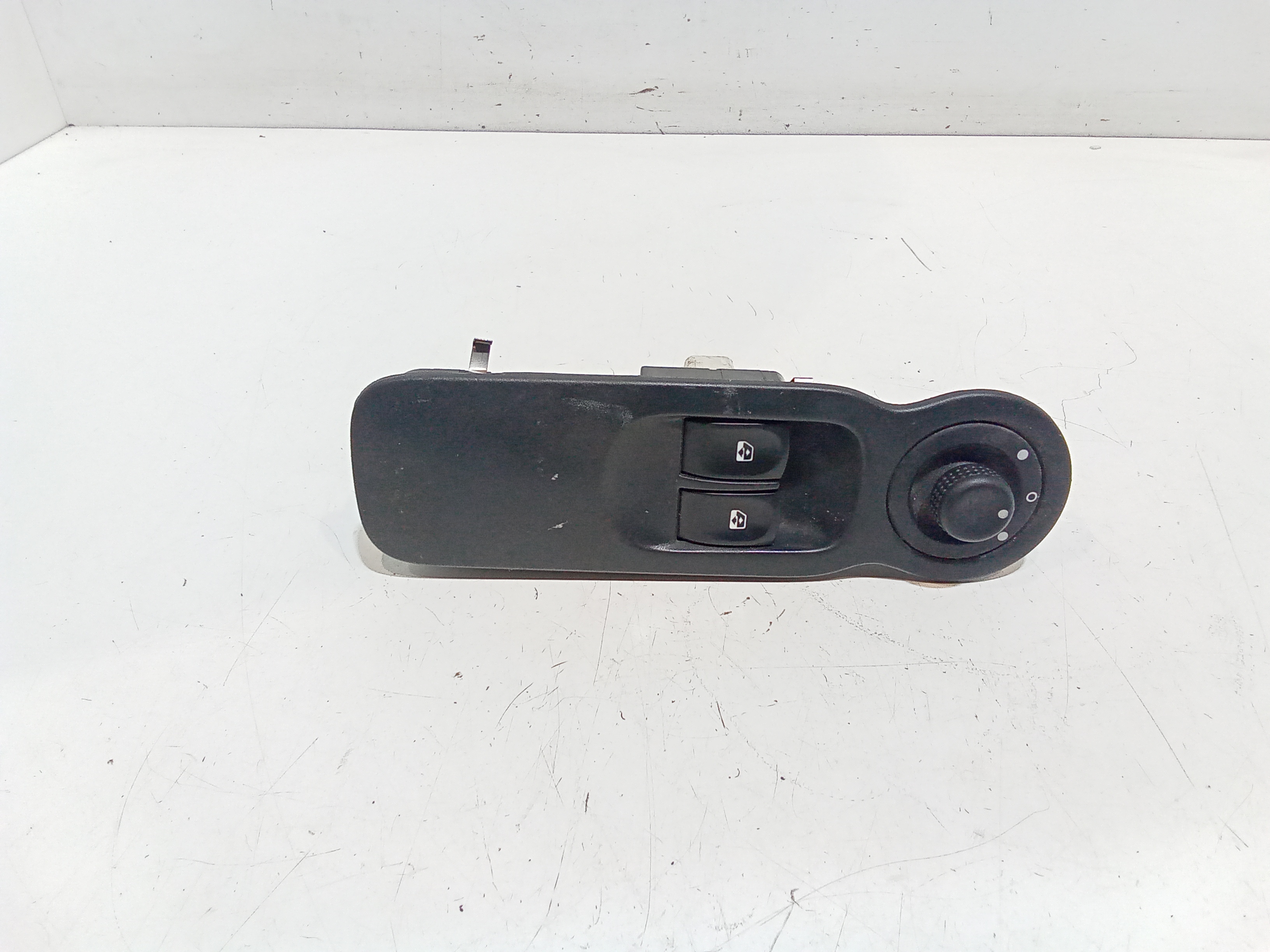 Interruttore Alzacristalli Porta Ant. Sinistro 8200214939 Usato