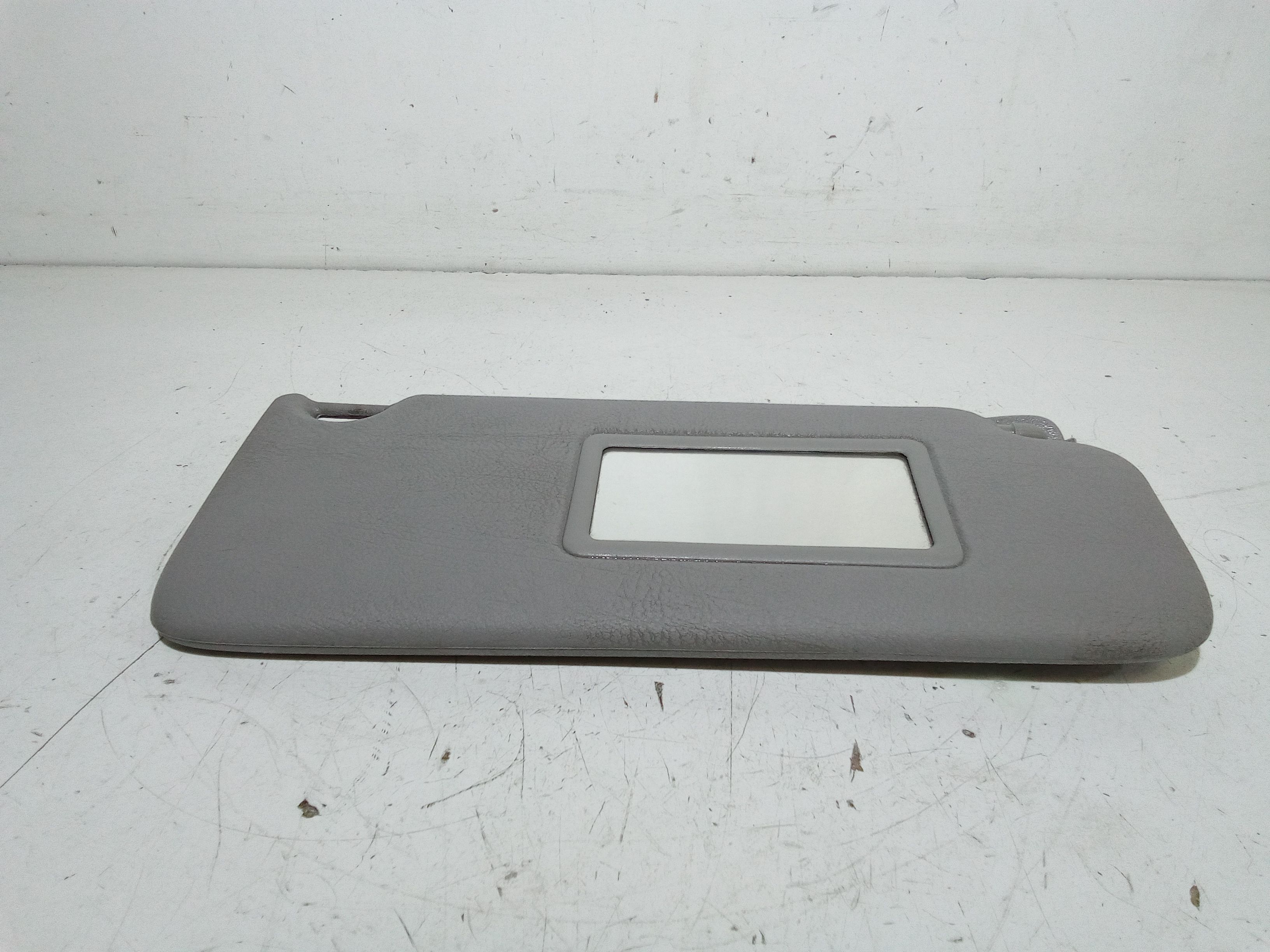 Aletta Parasole Parabrezza Destro 8200240038 Usato