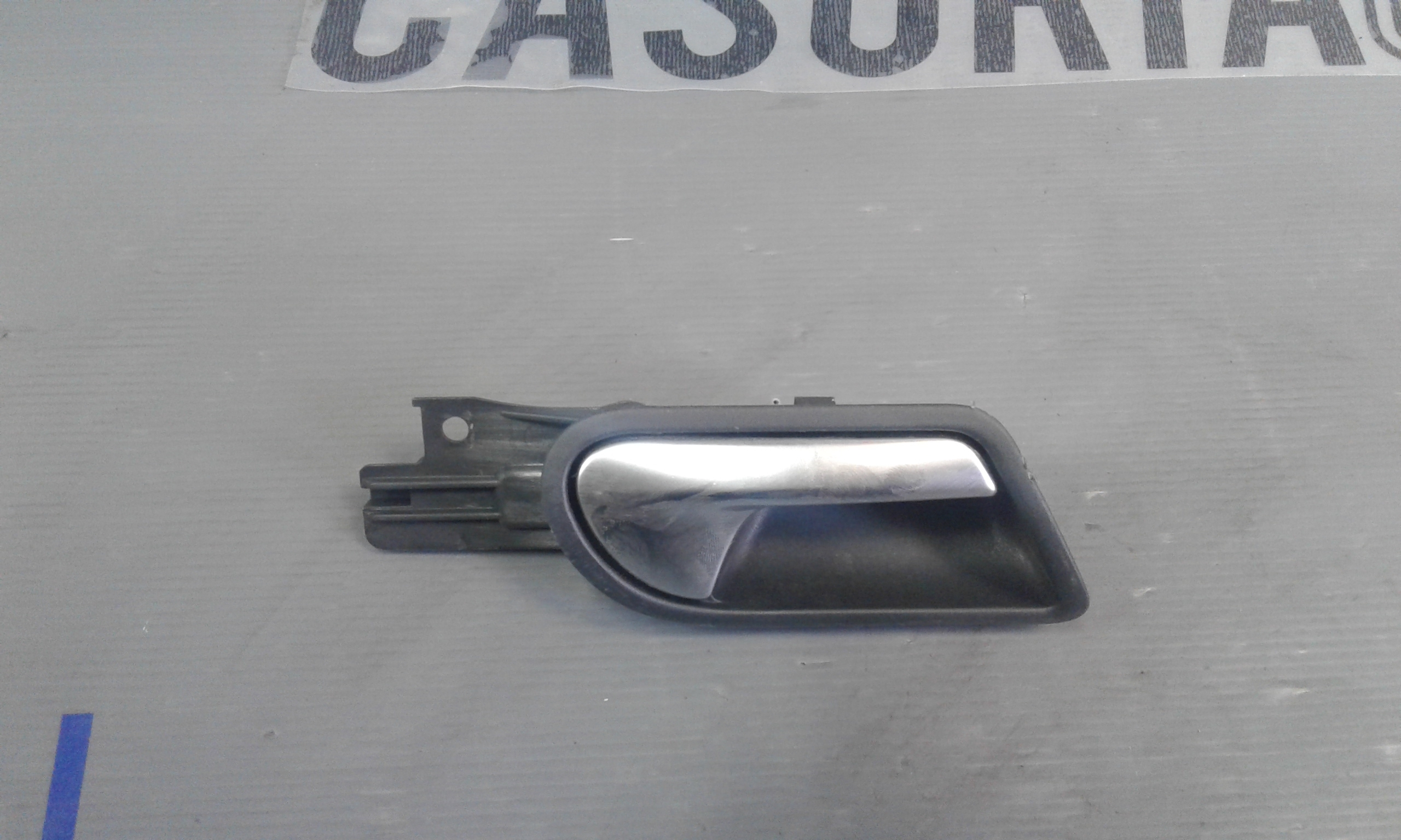 Maniglia Int. Apertura Porta Post. Destro 1K4839114BUAQ Usato