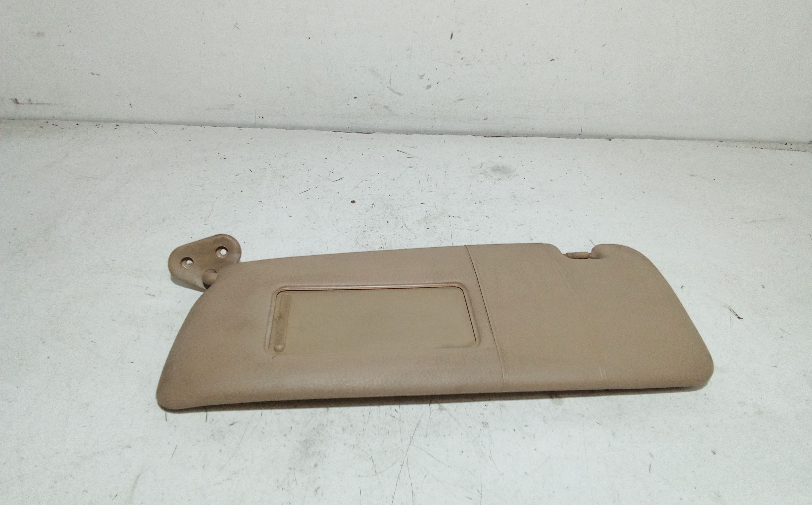 Aletta Parasole Parabrezza Sinistro 51162699047 Usato