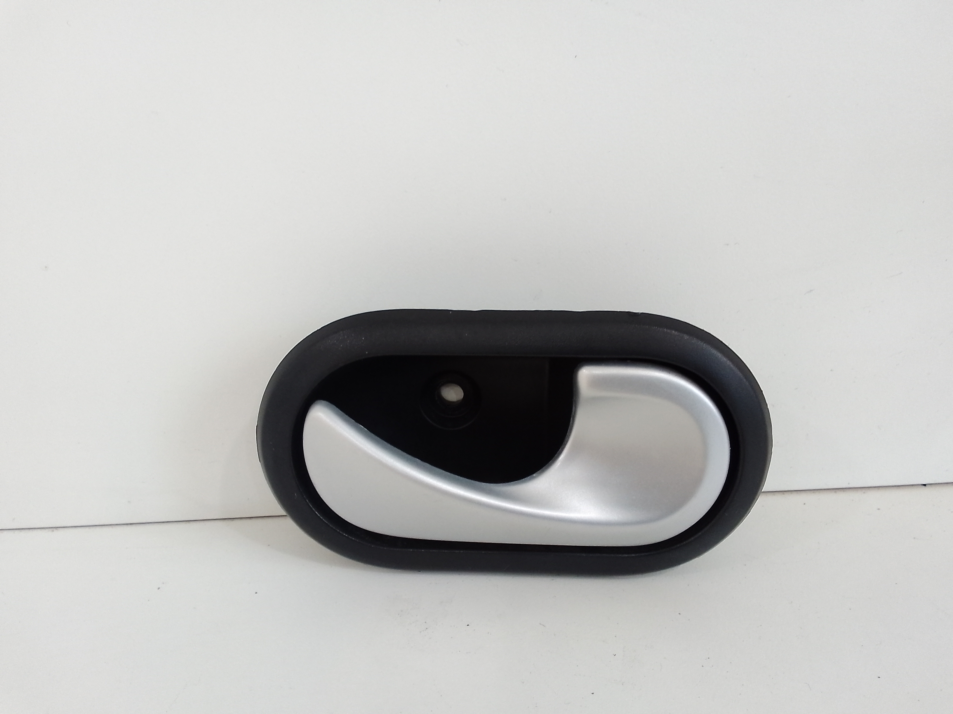 Maniglia Int. Apertura Porta Post. Destro 8200733847 Usato