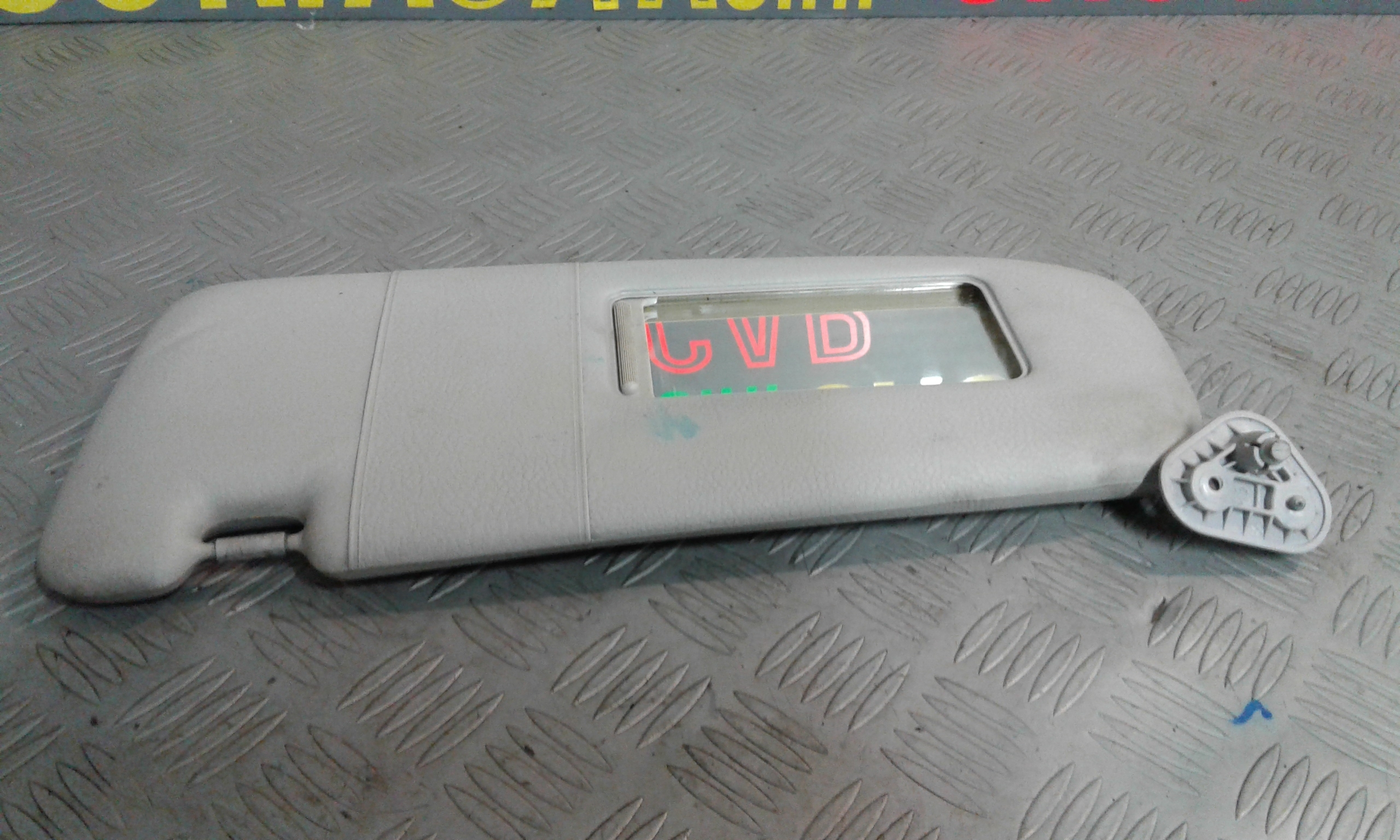 Aletta Parasole Parabrezza Sinistro 51162699047 Usato