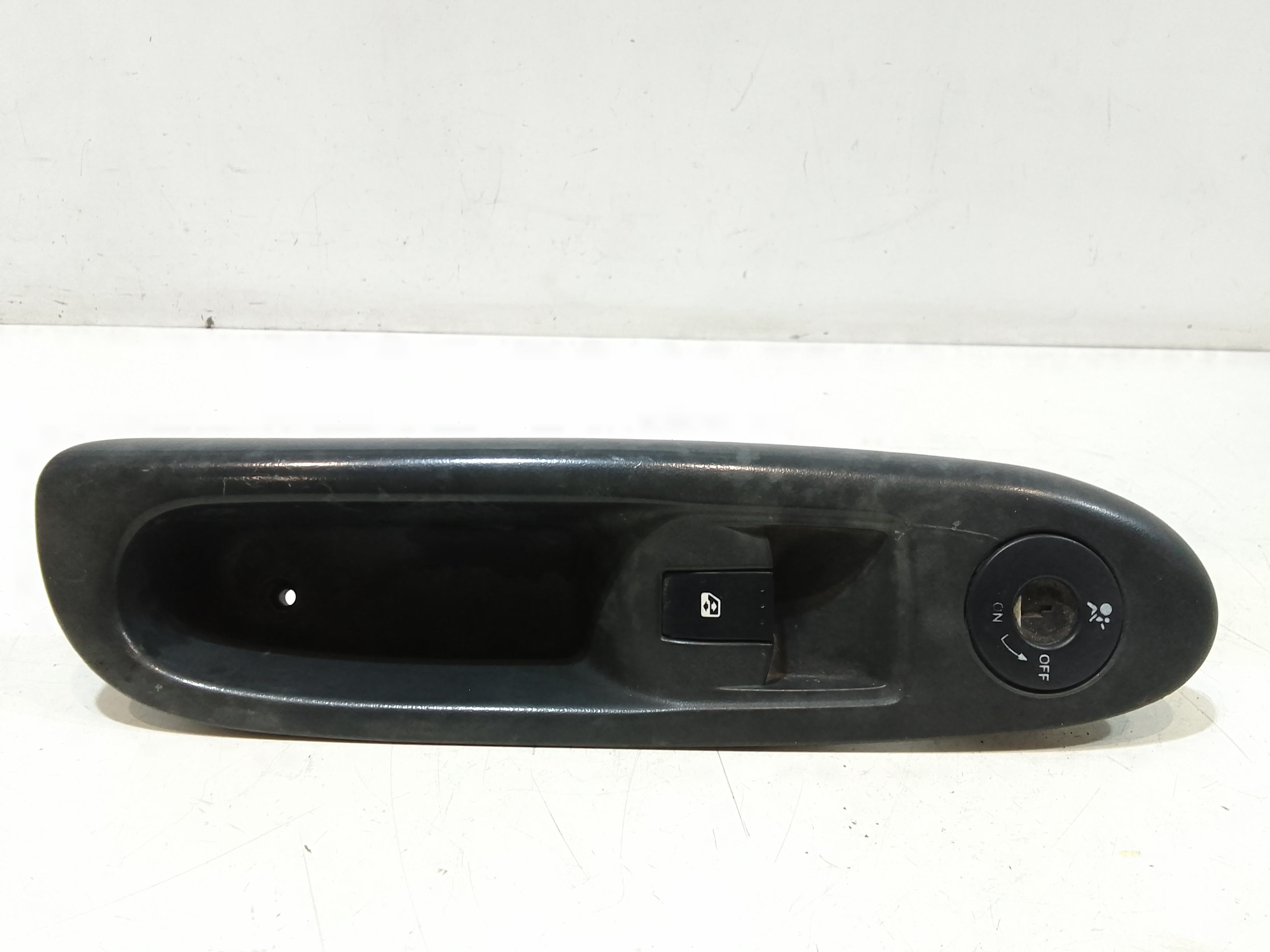 Interruttore Alzacristalli Porta Ant. Destro 8200214936 Usato