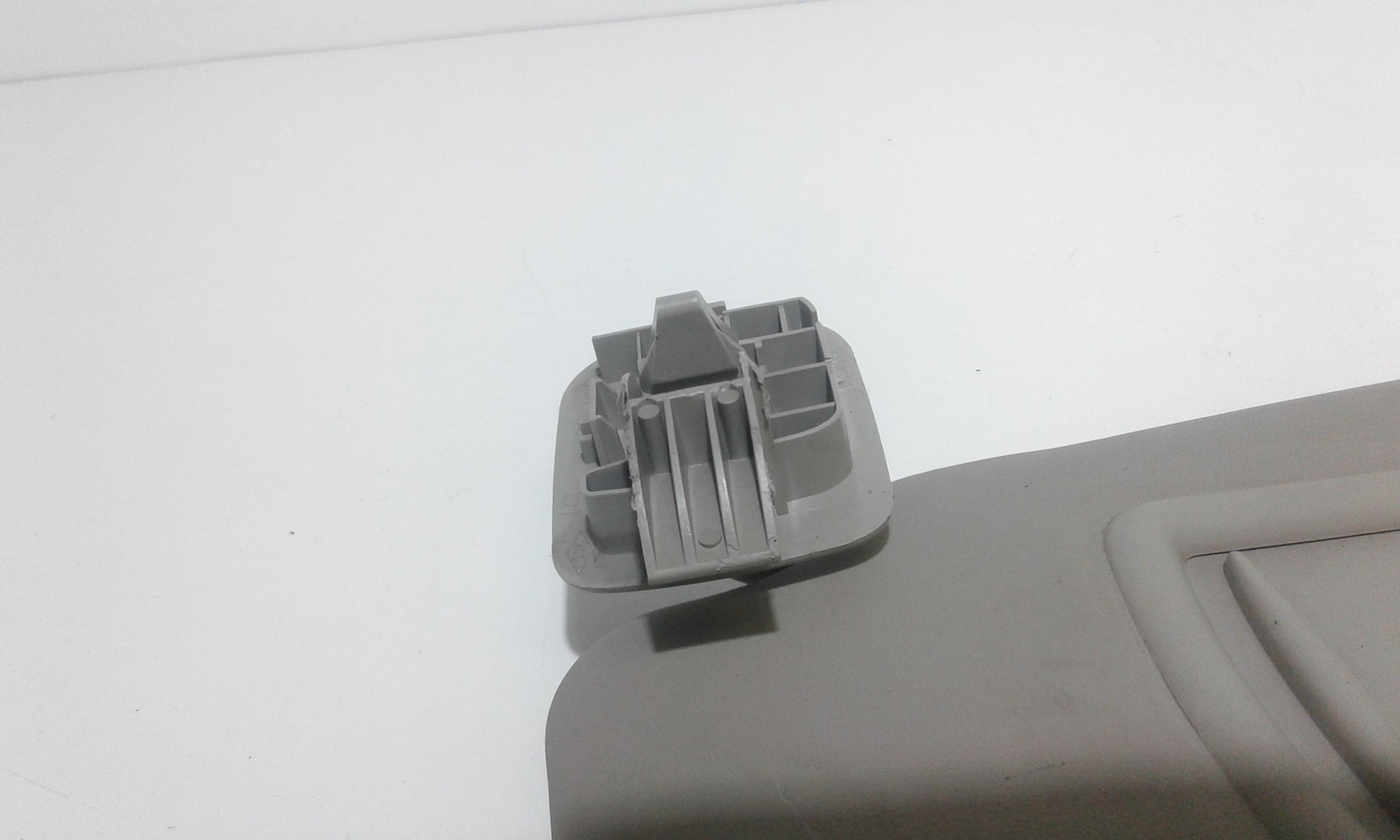 Aletta Parasole Parabrezza Sinistro 8200246824 Usato