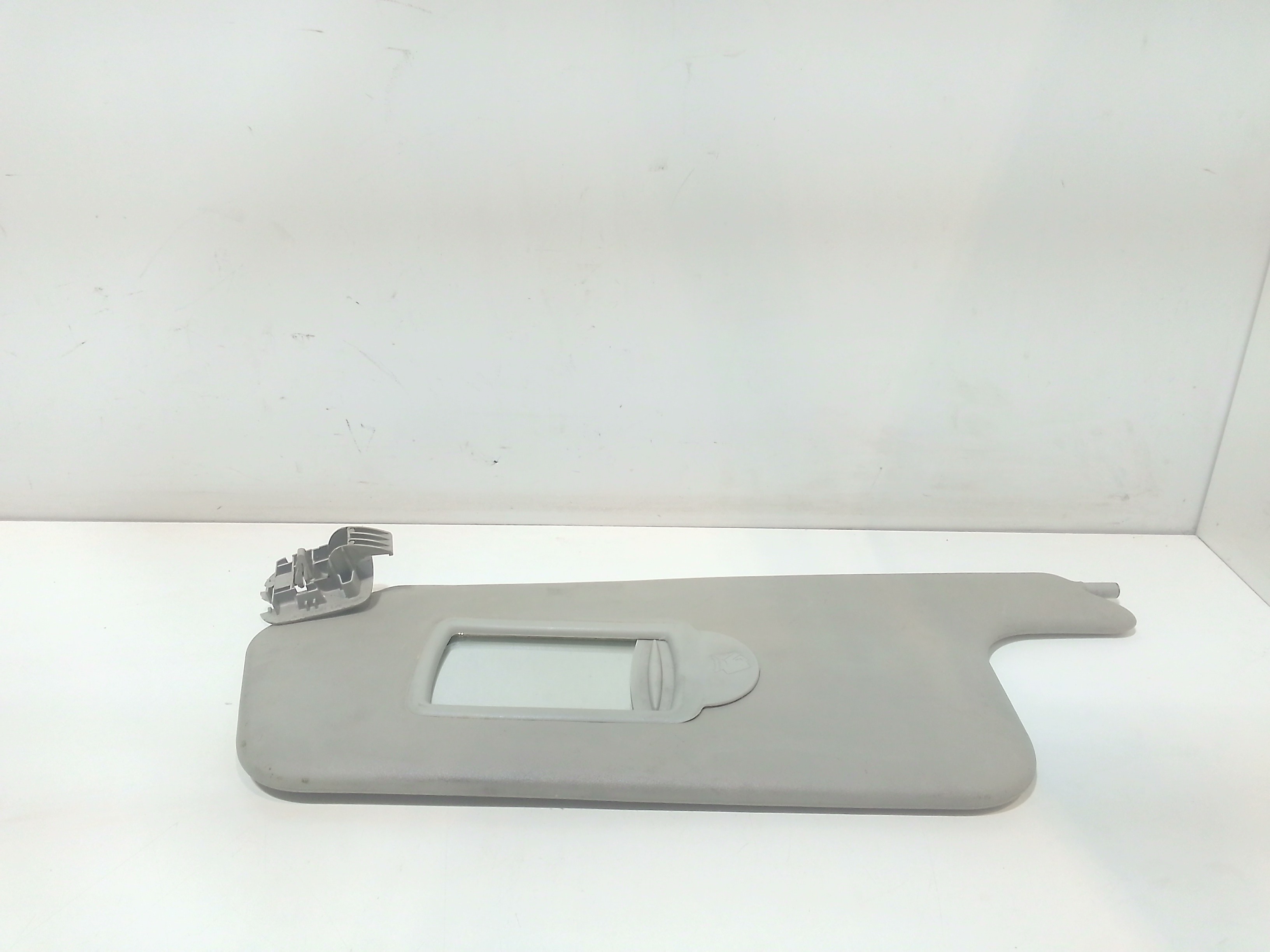 Aletta Parasole Parabrezza Sinistro 8200246824 Usato