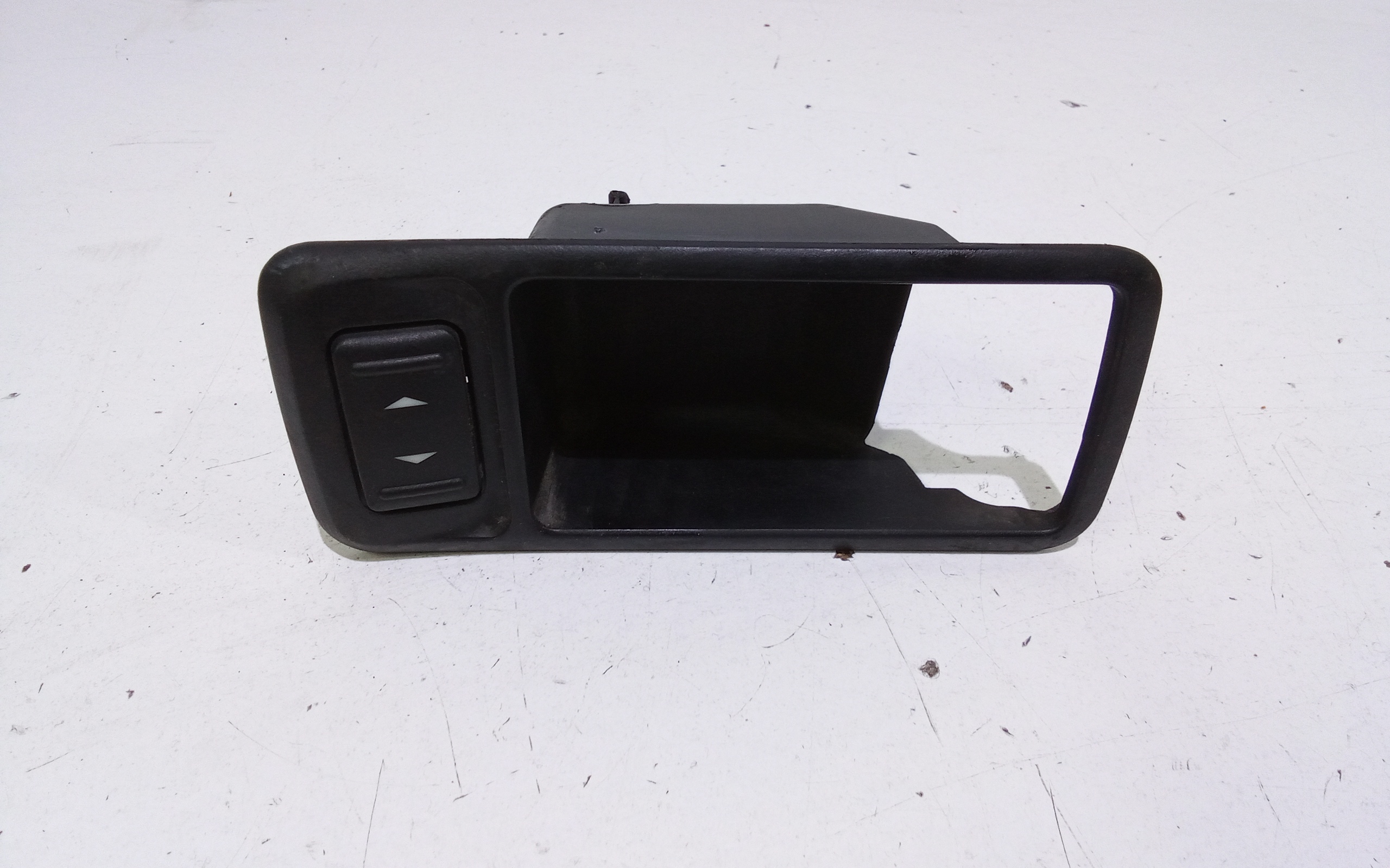 Interruttore Alzacristalli Porta Post. Destro 1223143 Usato